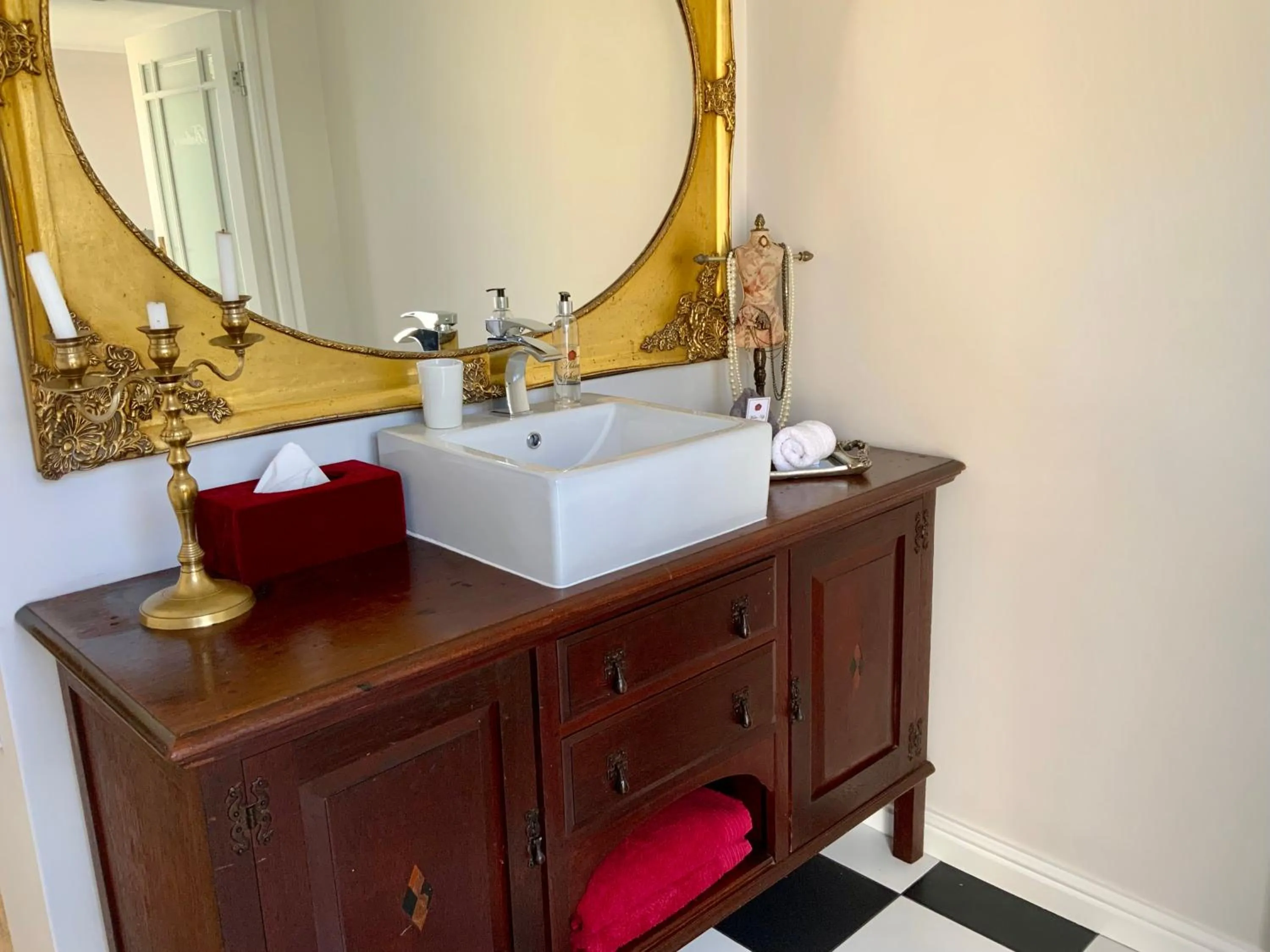 Bathroom in Goblin's Creek