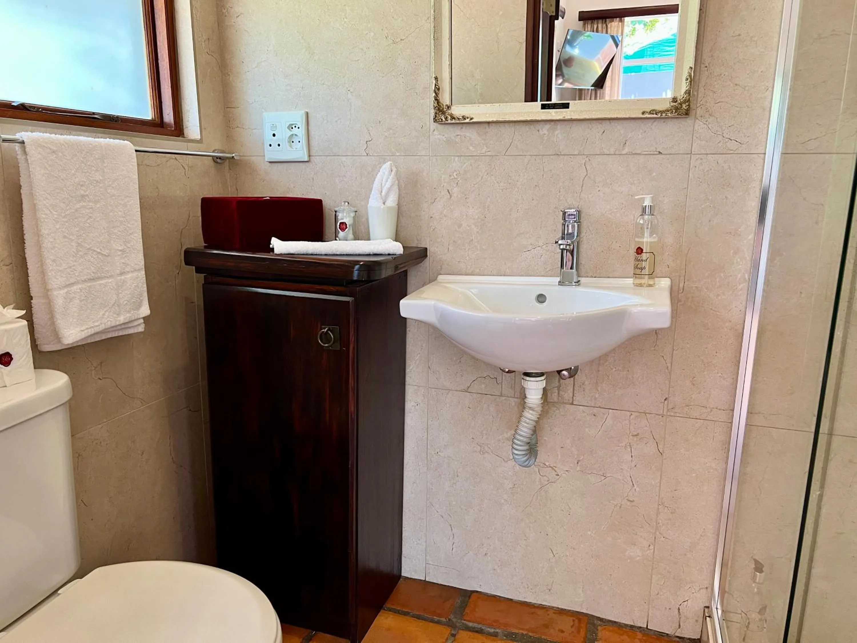 Bathroom in Goblin's Creek