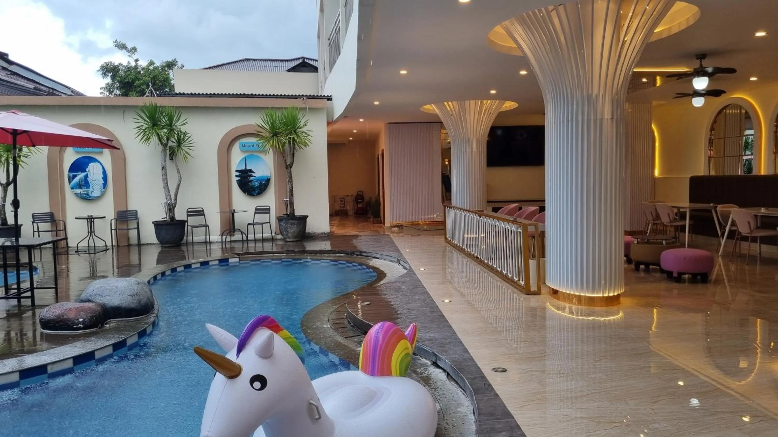 Communal lounge/ TV room in VICTORIA INN