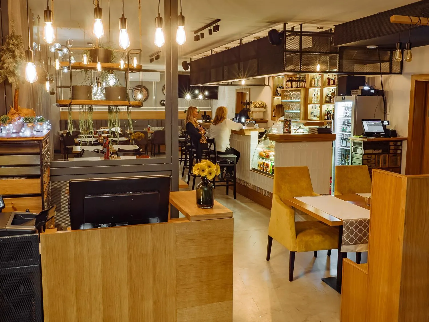 Restaurant/places to eat in Hotel Chrobrego9