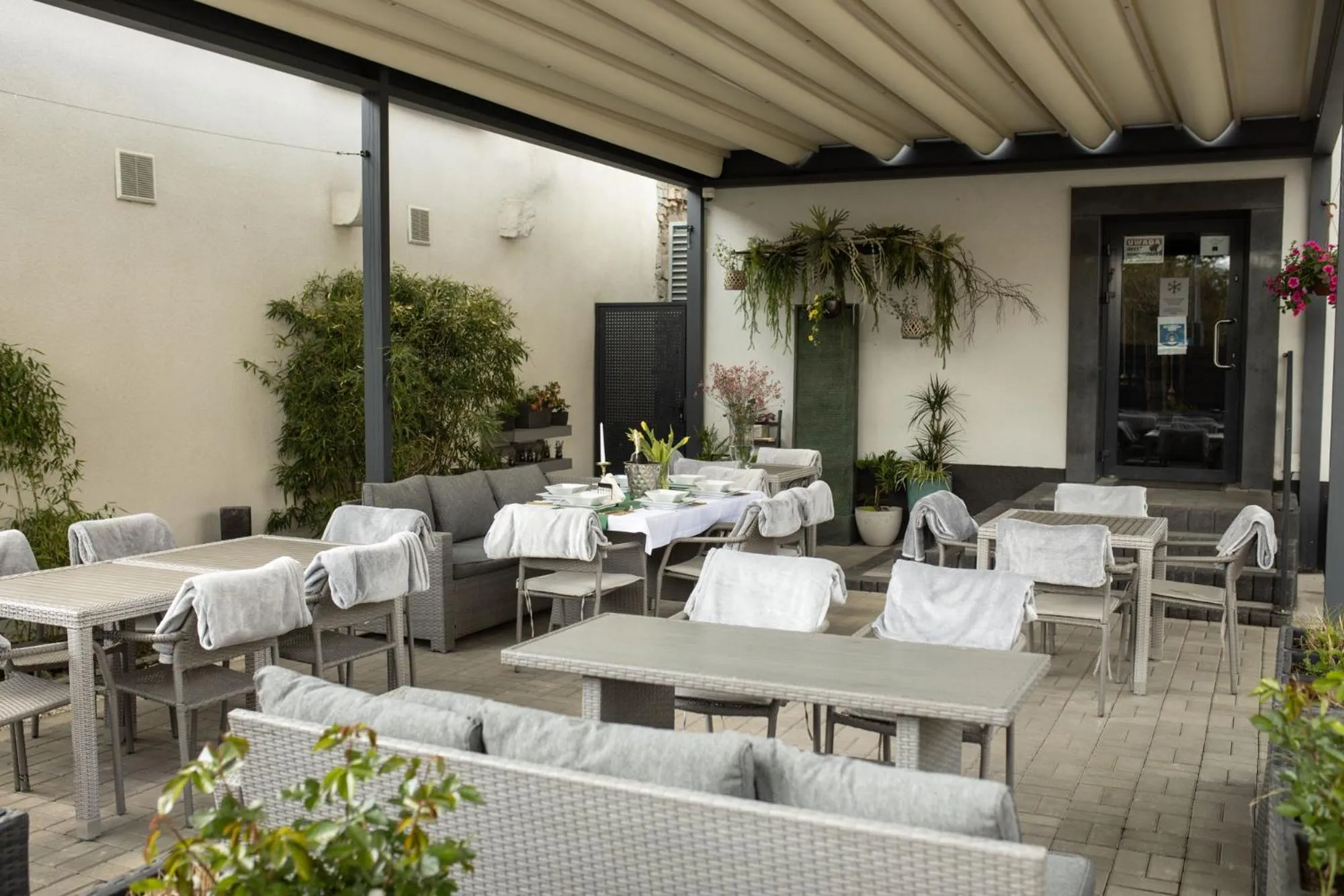 Patio in Hotel Chrobrego9