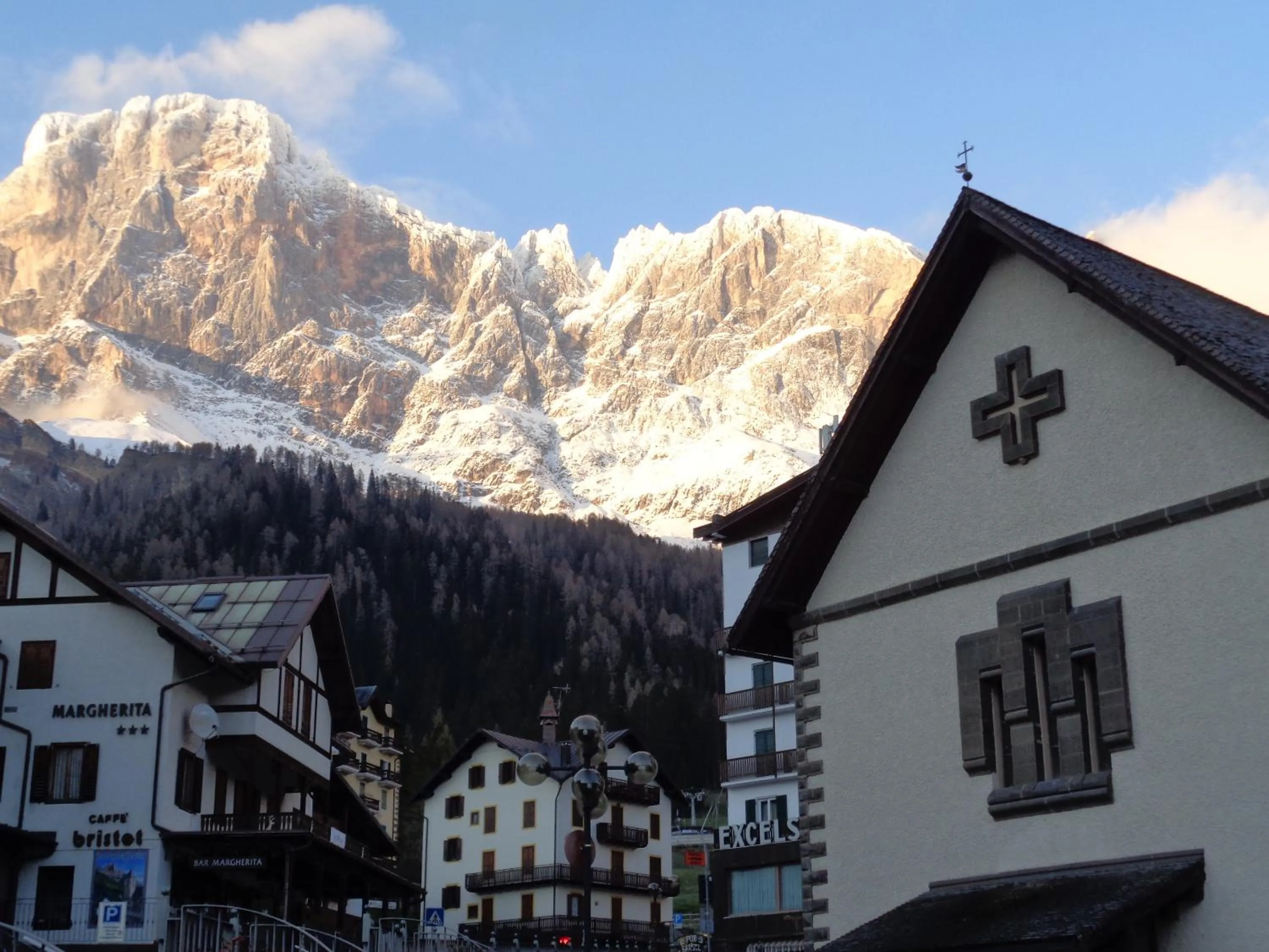Facade/entrance in Hotel Garni Suisse