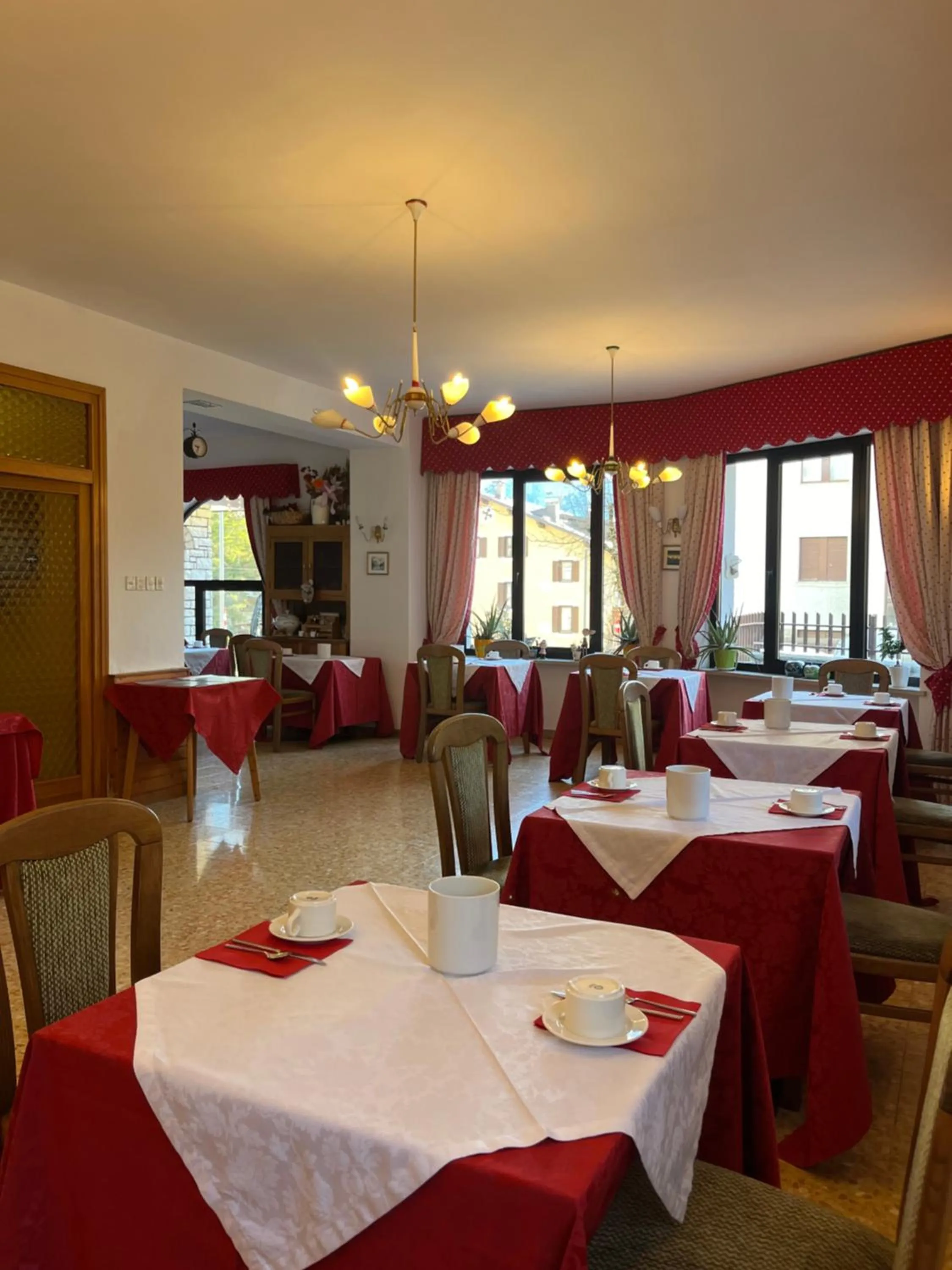 Breakfast in Hotel Garni Suisse