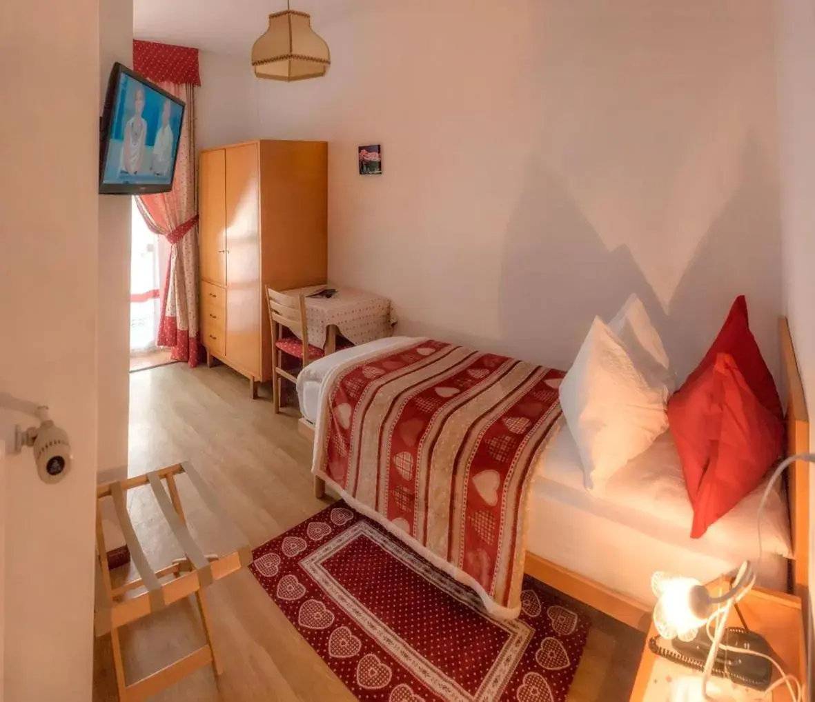 Single Room in Hotel Garni Suisse Single Room in Hotel Garni Suisse