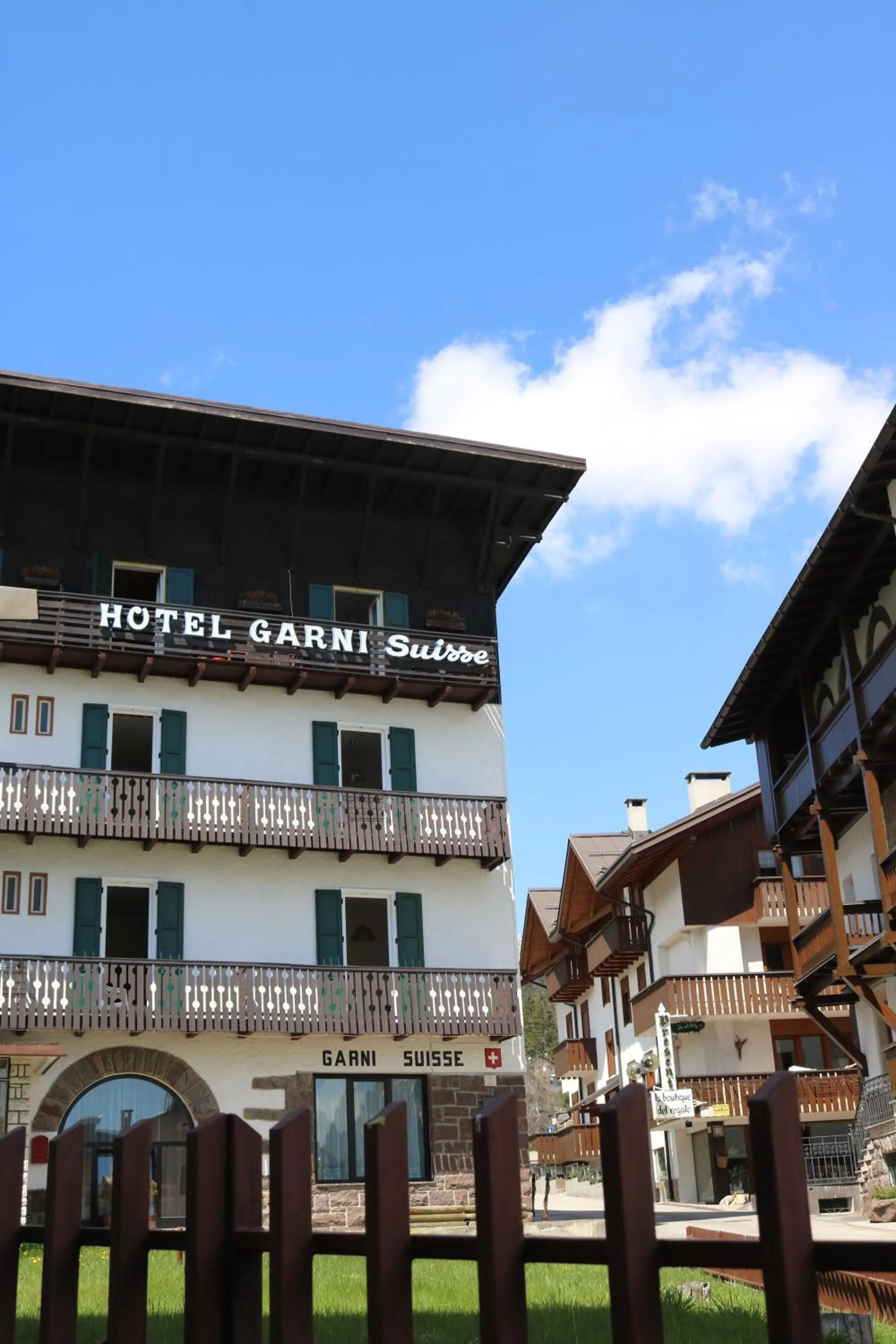 Facade/entrance in Hotel Garni Suisse