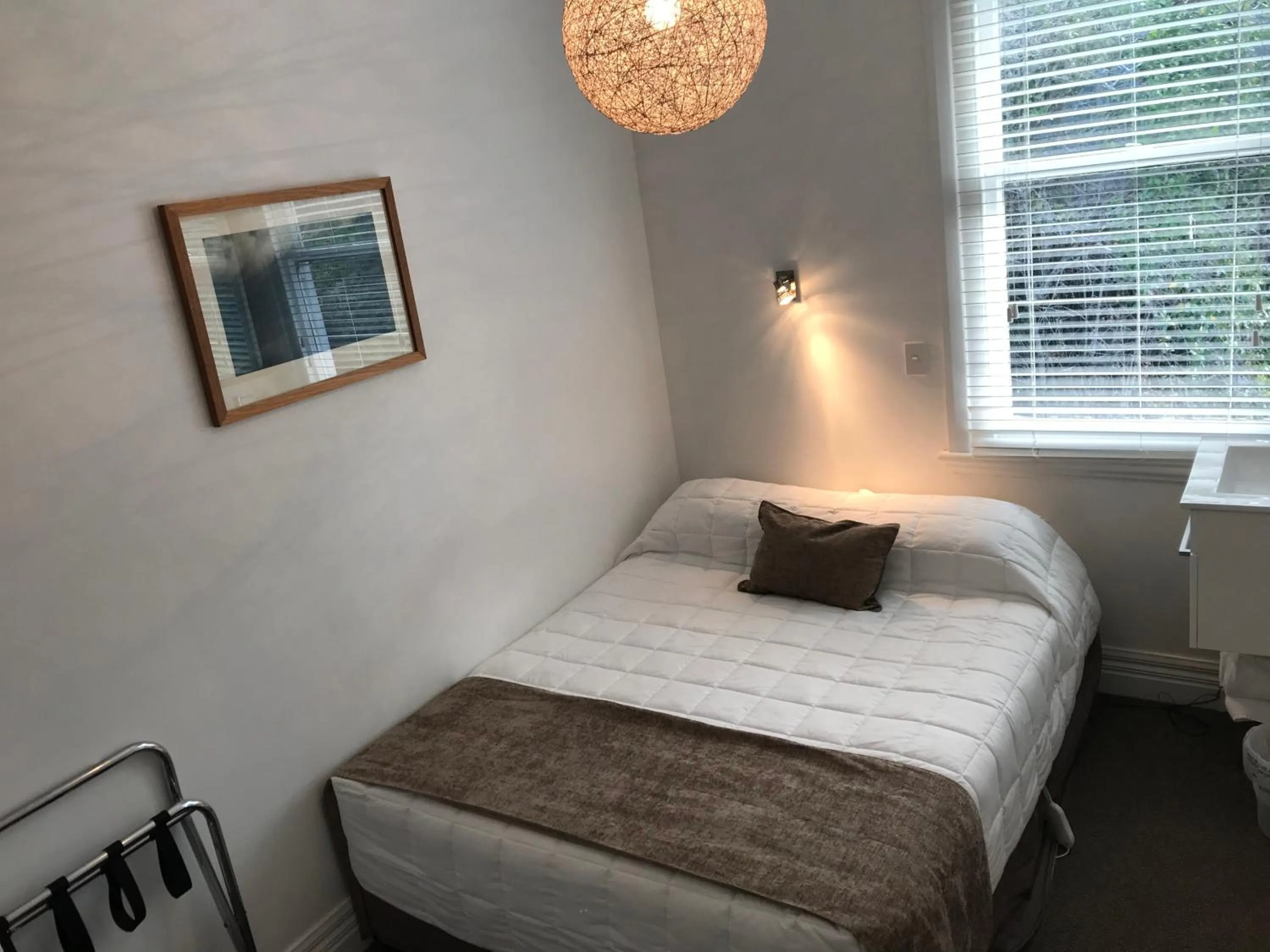 Bed in Ōtoromiro Hotel