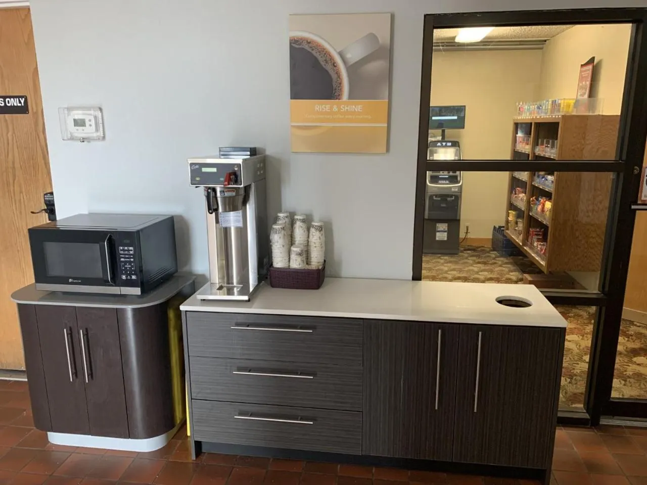 Coffee/tea facilities in Studio 6-Lincoln, NE - Airport