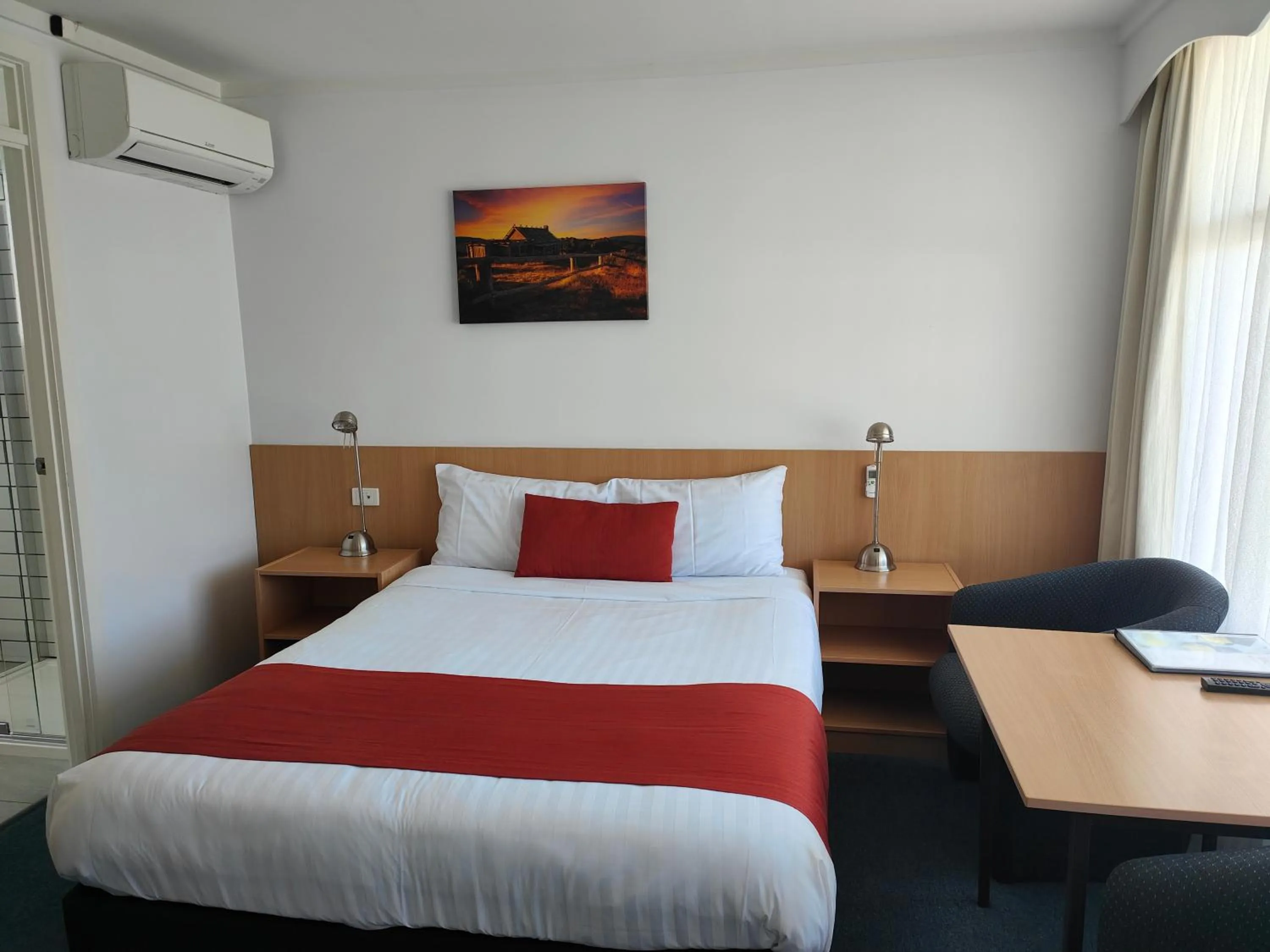 Bed in Barclay Motor Inn