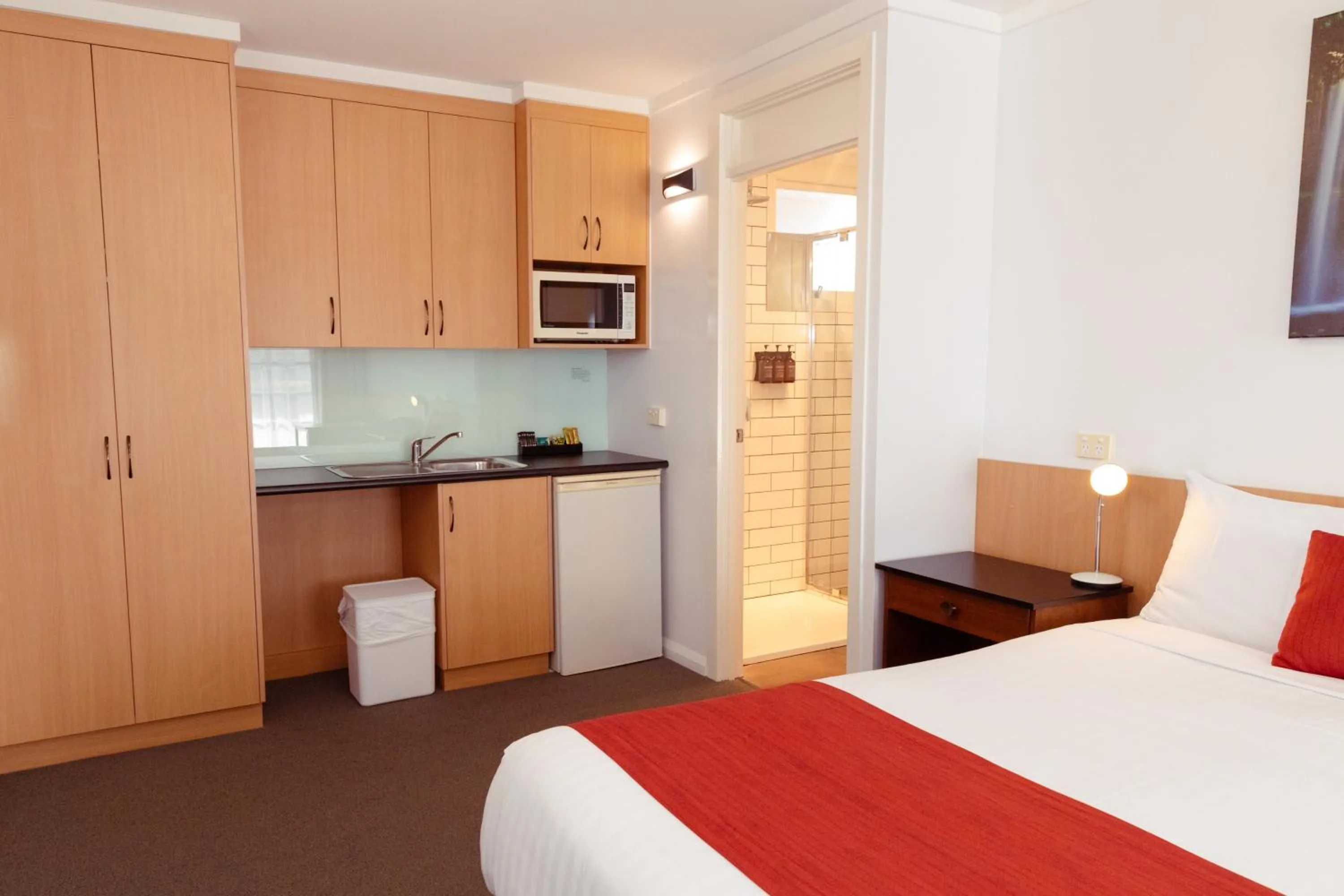 Bed in Barclay Motor Inn