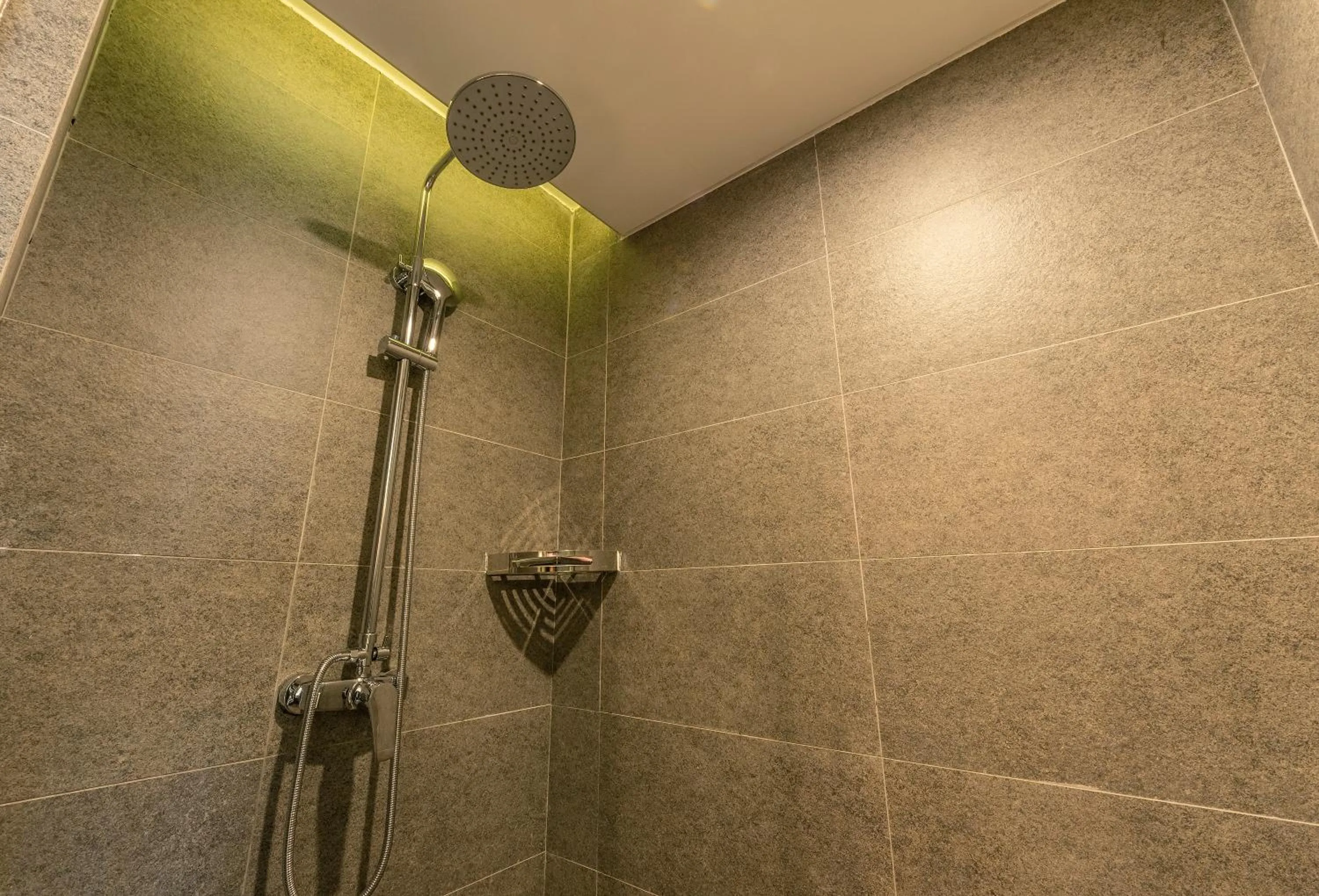 Shower in Chengdu Jiuzhaigou Hotel