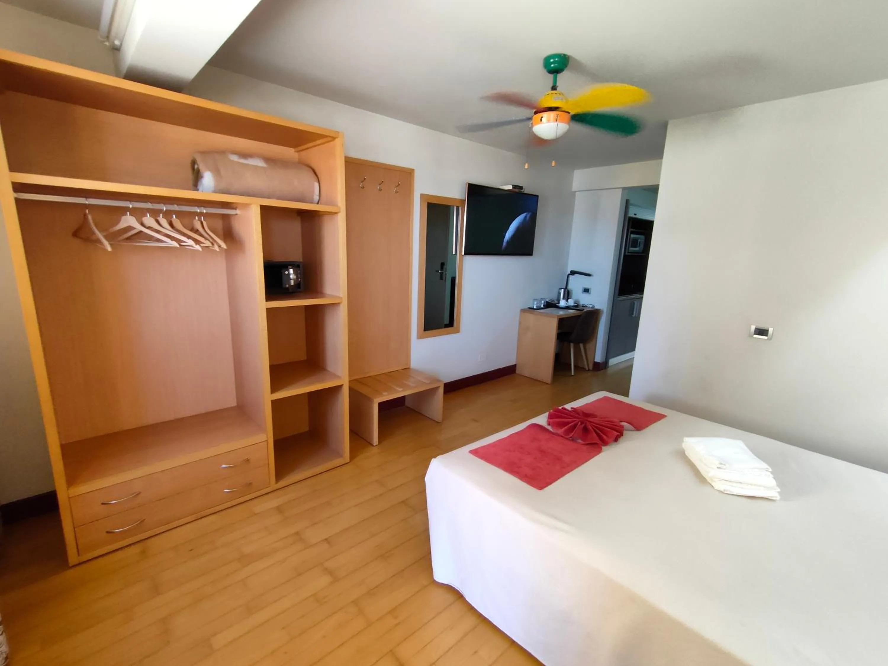 TV and multimedia, Bed in Hotel Belvedere Mindelo, Cabo Verde
