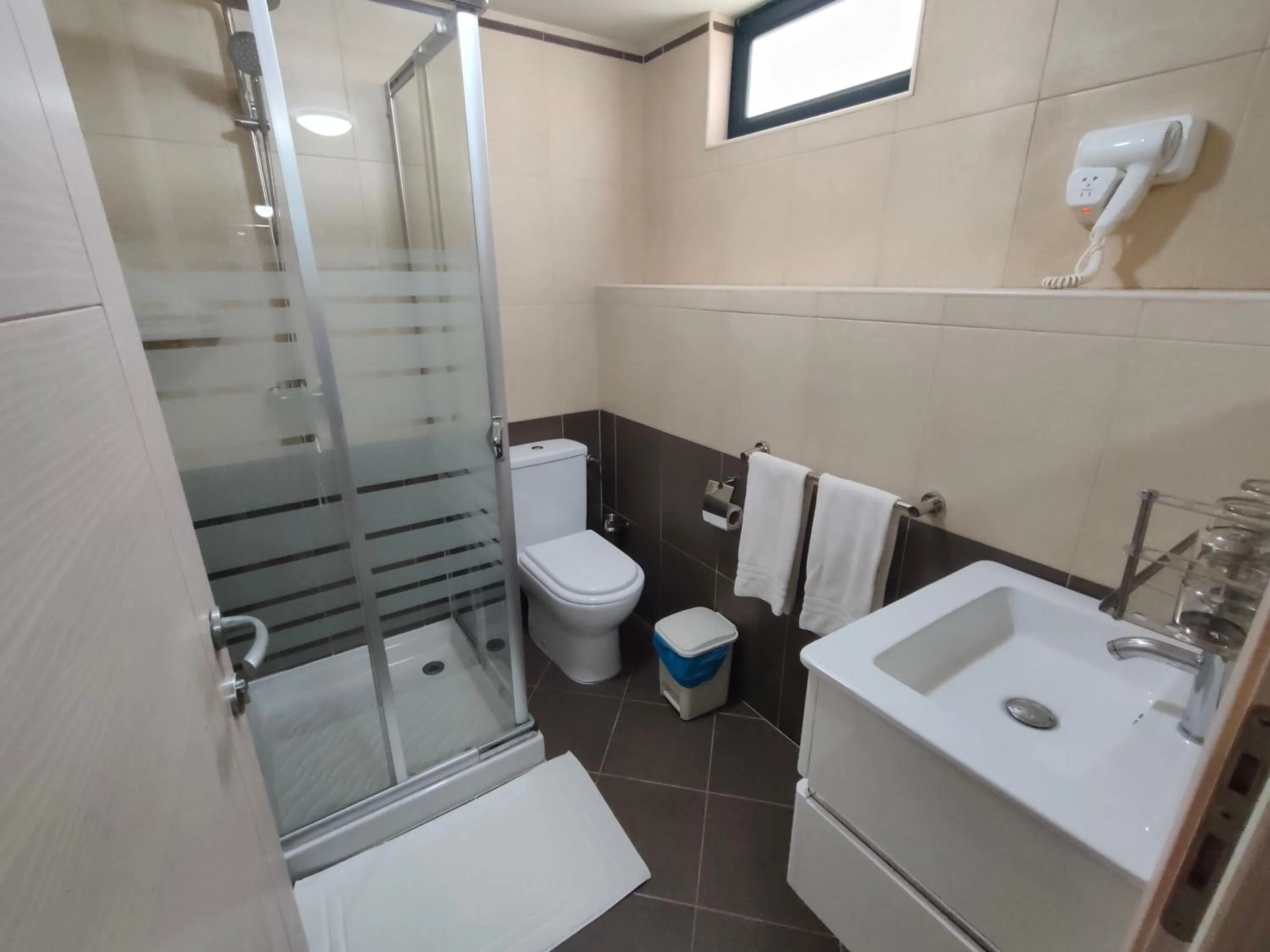 Shower in Hotel Belvedere Mindelo, Cabo Verde