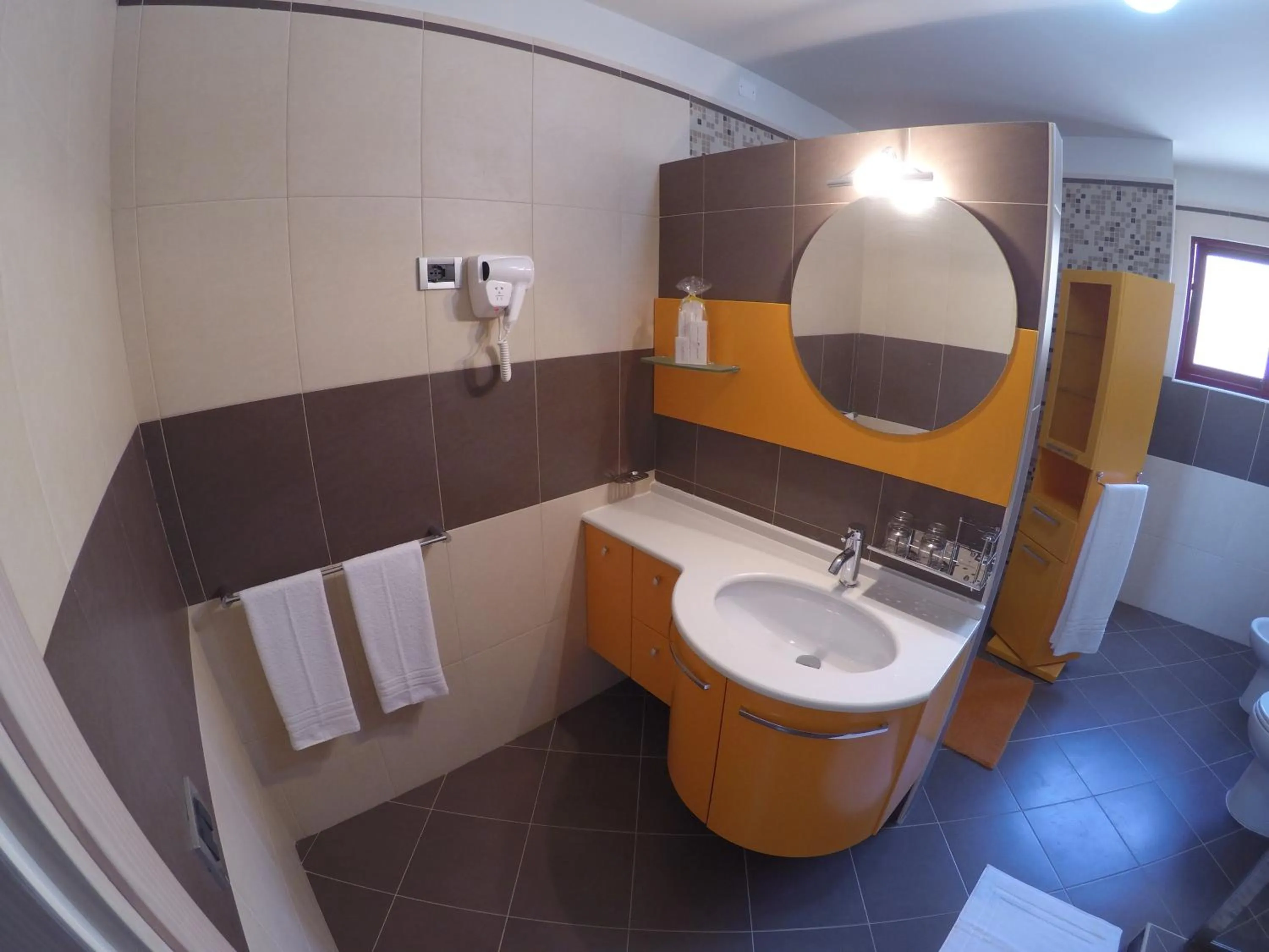 Shower in Hotel Belvedere Mindelo, Cabo Verde