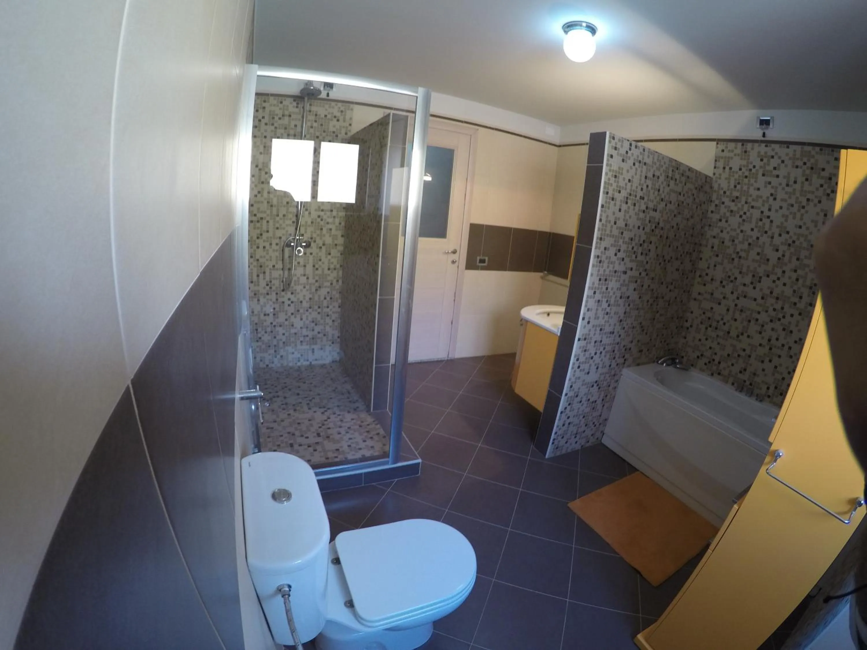 Shower in Hotel Belvedere Mindelo, Cabo Verde