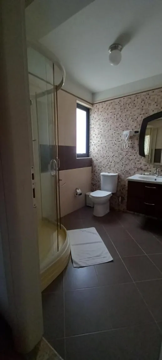 Shower in Hotel Belvedere Mindelo, Cabo Verde