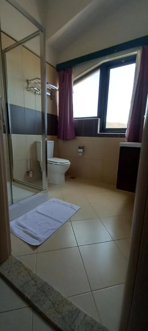 Shower in Hotel Belvedere Mindelo, Cabo Verde