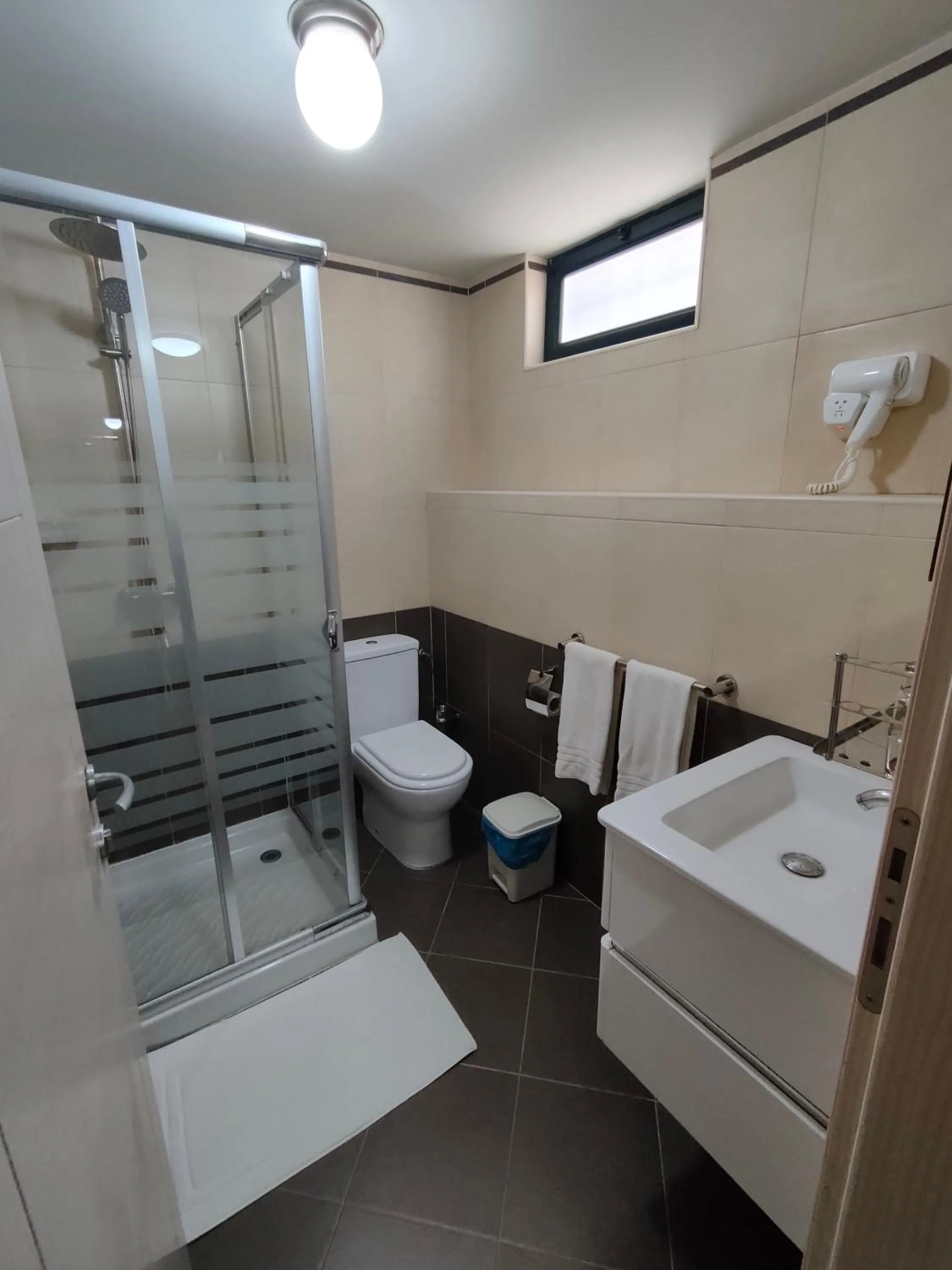 Shower in Hotel Belvedere Mindelo, Cabo Verde