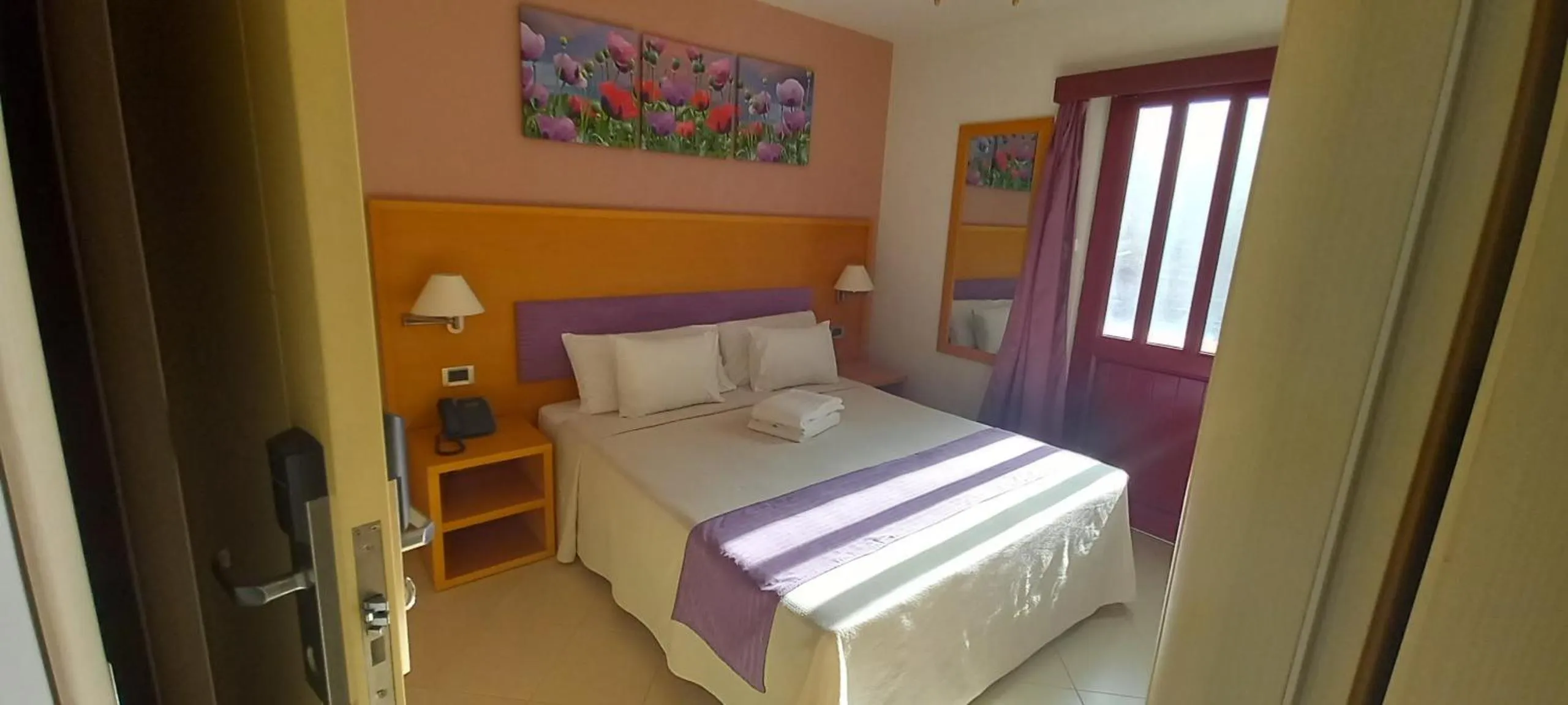 Balcony/Terrace, Bed in Hotel Belvedere Mindelo, Cabo Verde