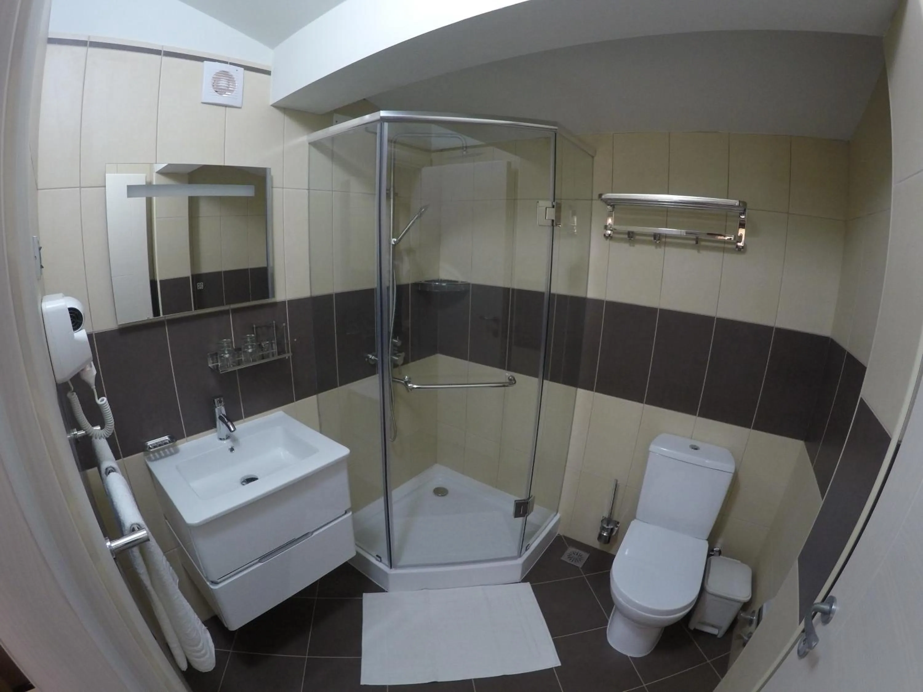 Shower in Hotel Belvedere Mindelo, Cabo Verde