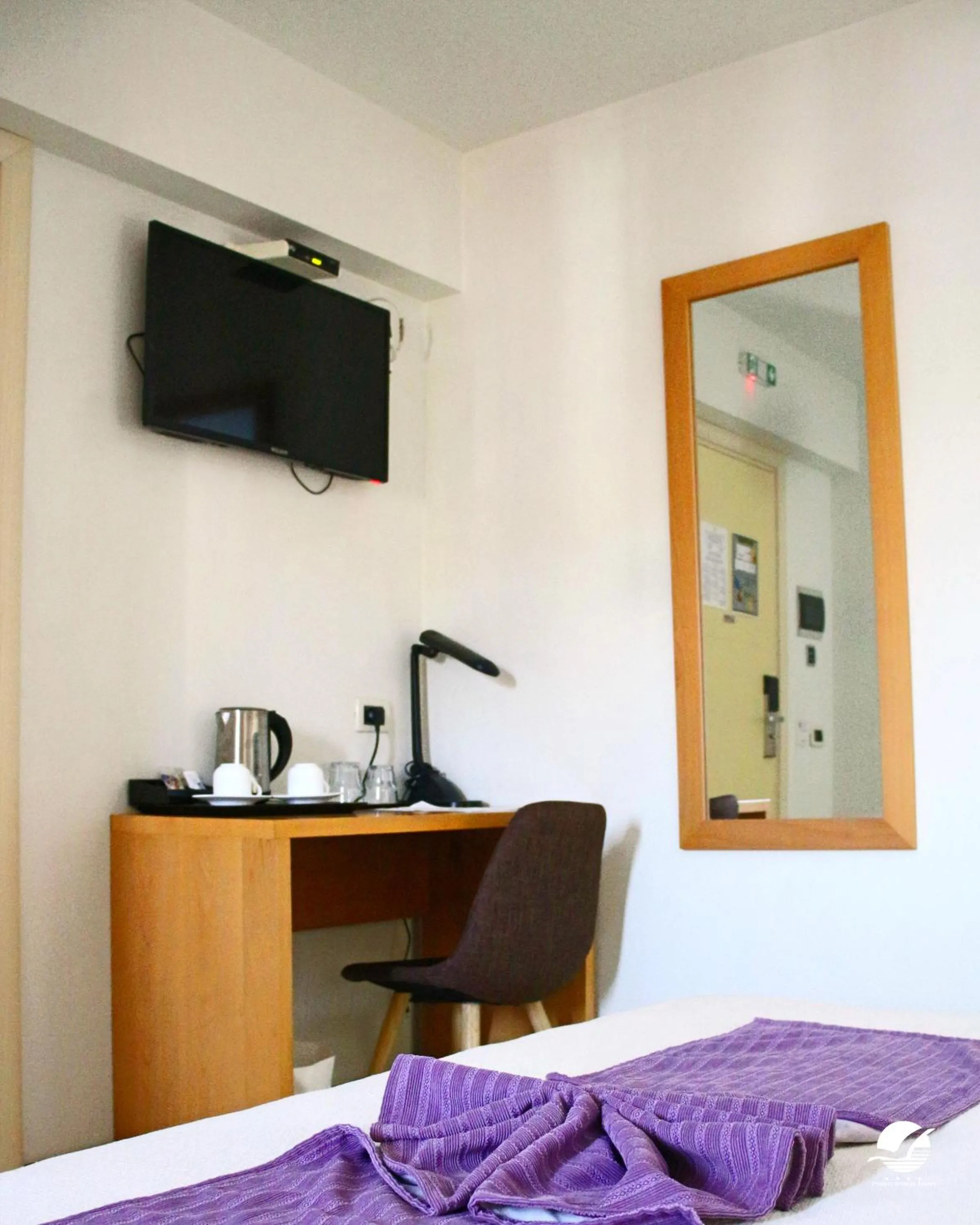 TV and multimedia, Bed in Hotel Belvedere Mindelo, Cabo Verde