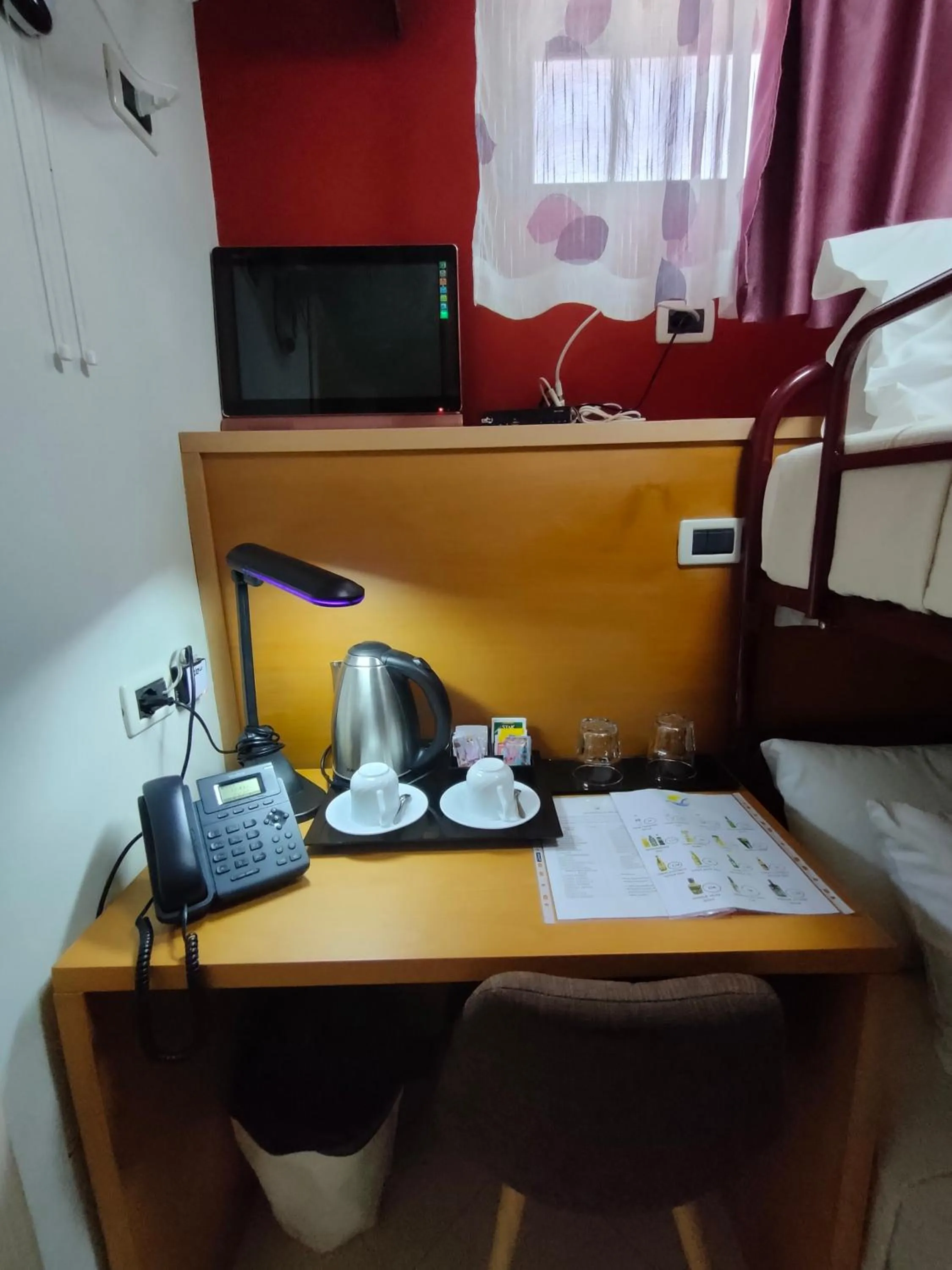 TV and multimedia, Bed in Hotel Belvedere Mindelo, Cabo Verde