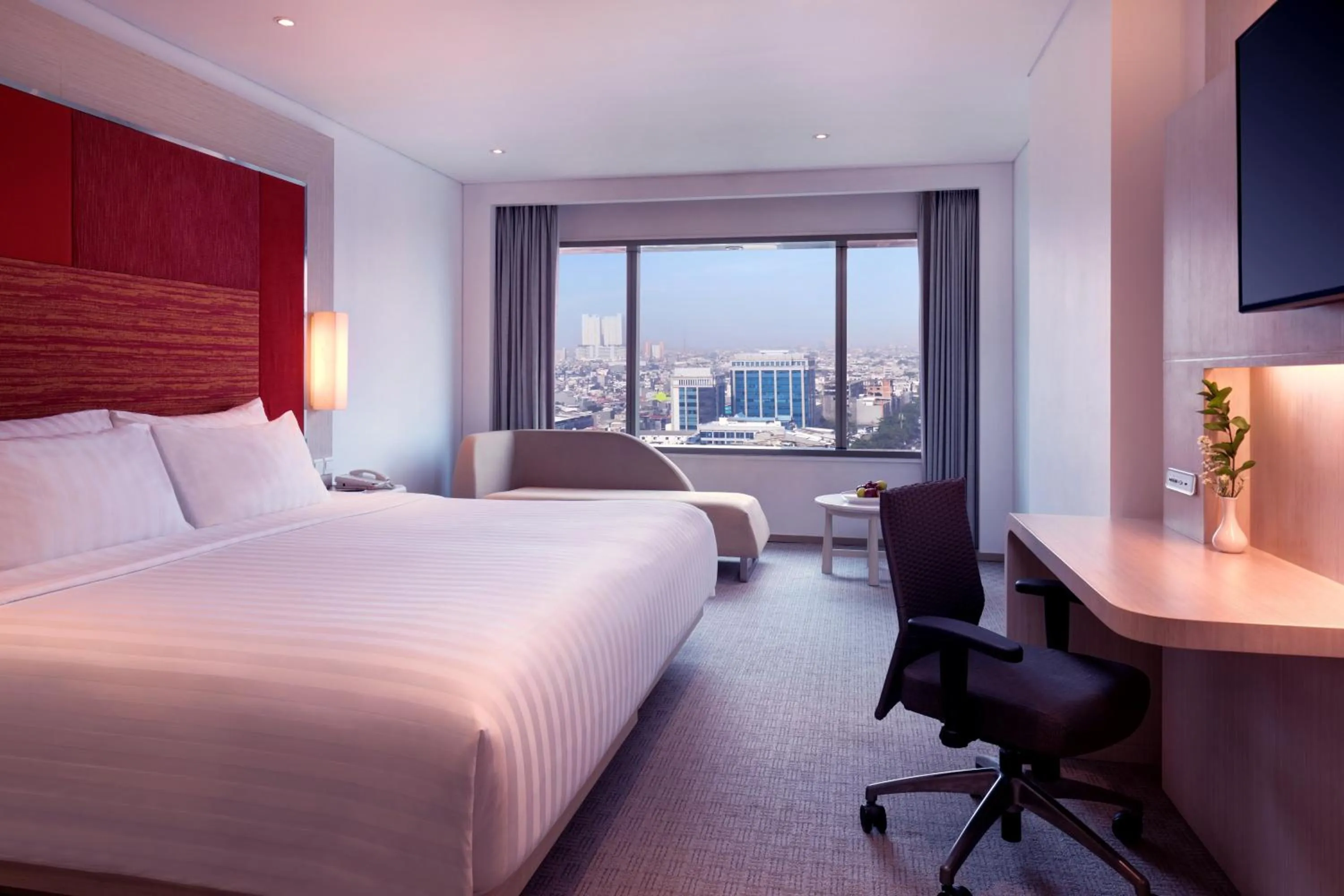 Bed in Grand Mercure Jakarta Harmoni