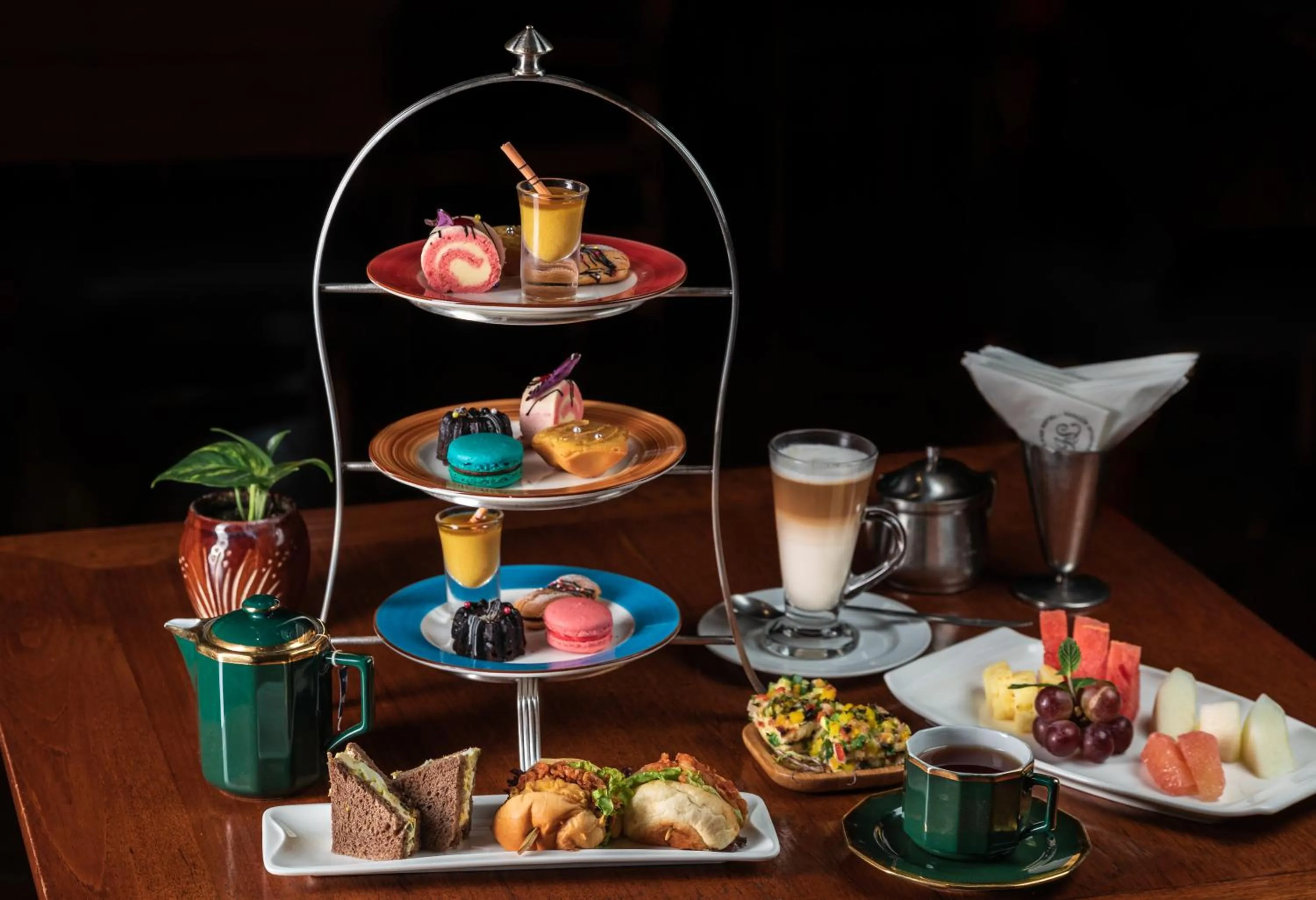 Restaurant/places to eat in Inya Lake Hotel Yangon