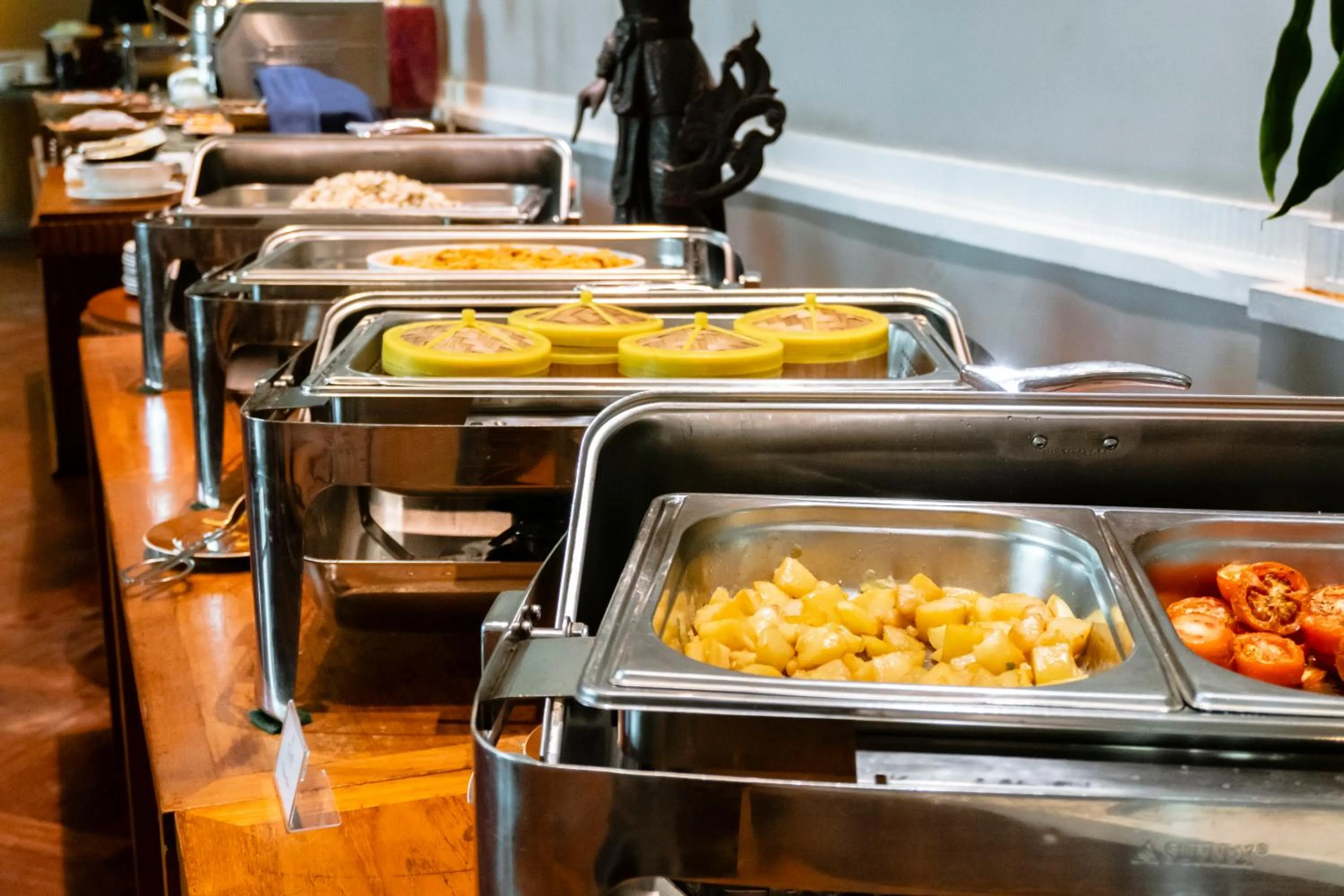 Restaurant/places to eat in Inya Lake Hotel Yangon