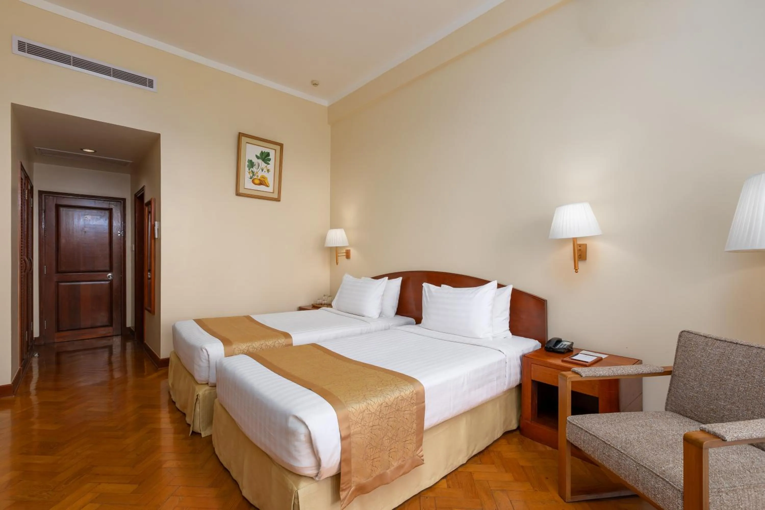 Bedroom, Bed in Inya Lake Hotel Yangon