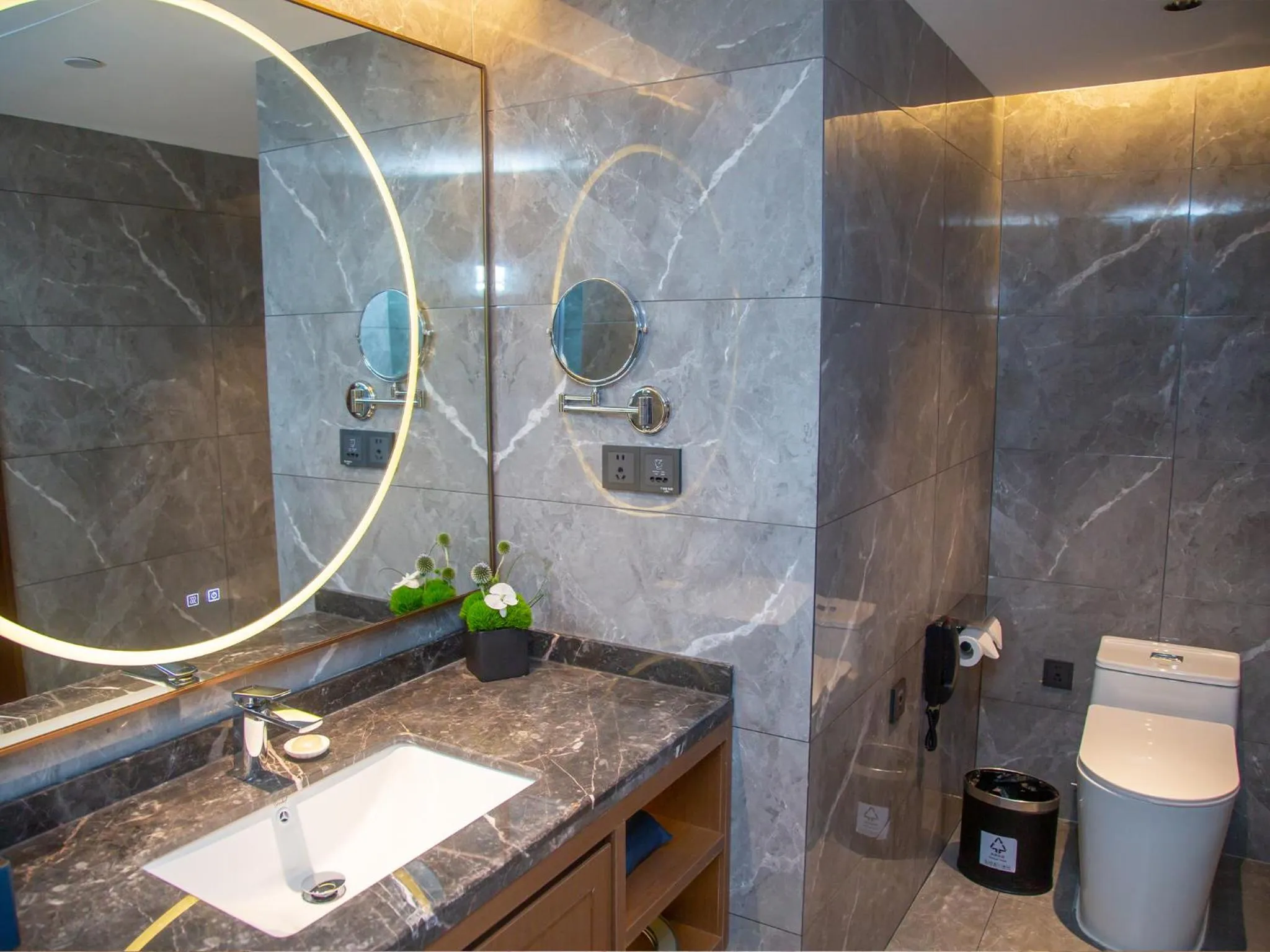 Toilet in Guangdong Yingbin Hotel