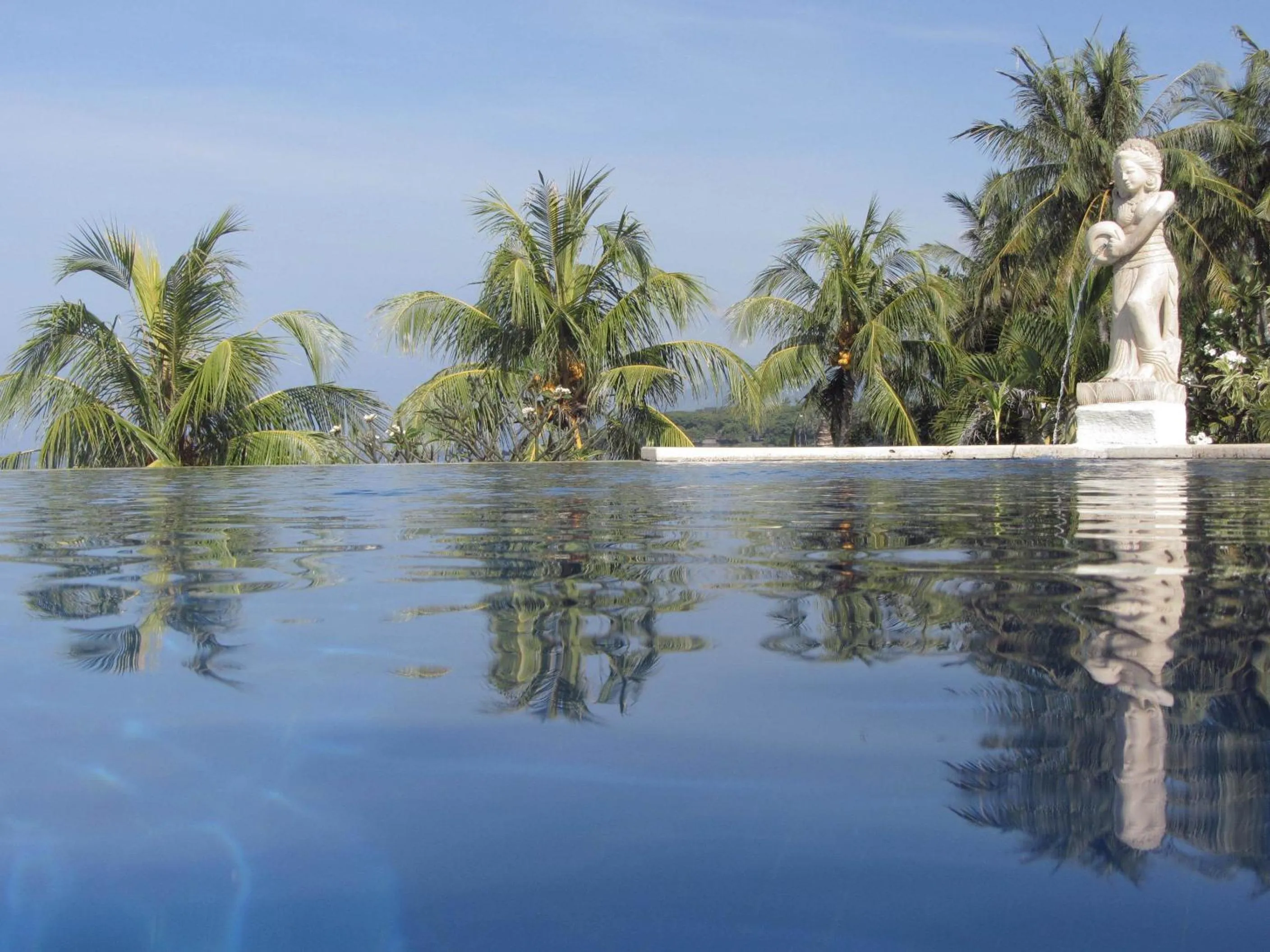 Swimming pool in Toyabali-Resort, Boutique Beach Villas