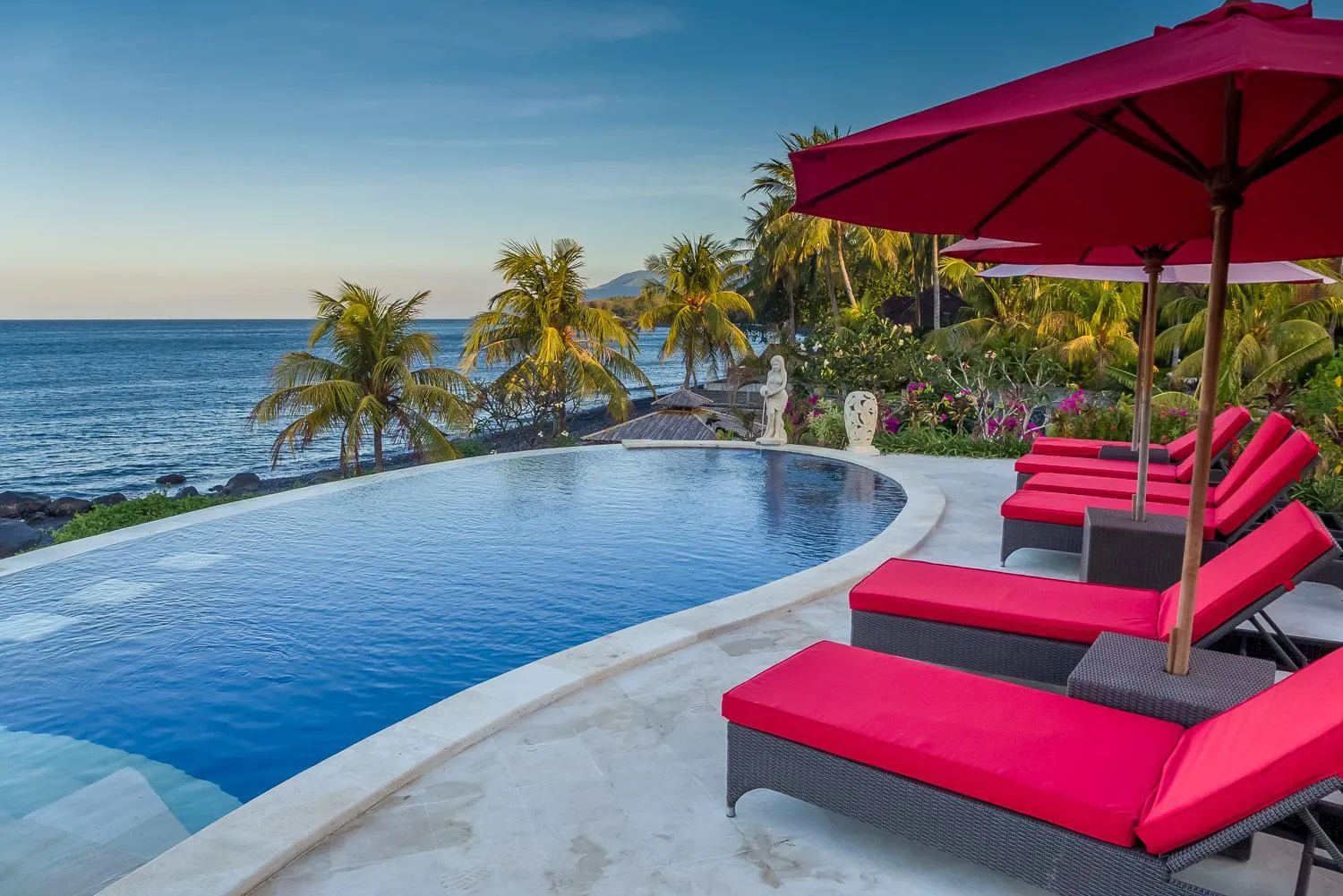 Swimming pool in Toyabali-Resort, Boutique Beach Villas