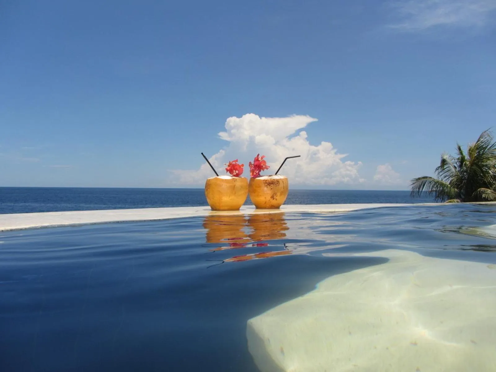 Swimming pool in Toyabali-Resort, Boutique Beach Villas