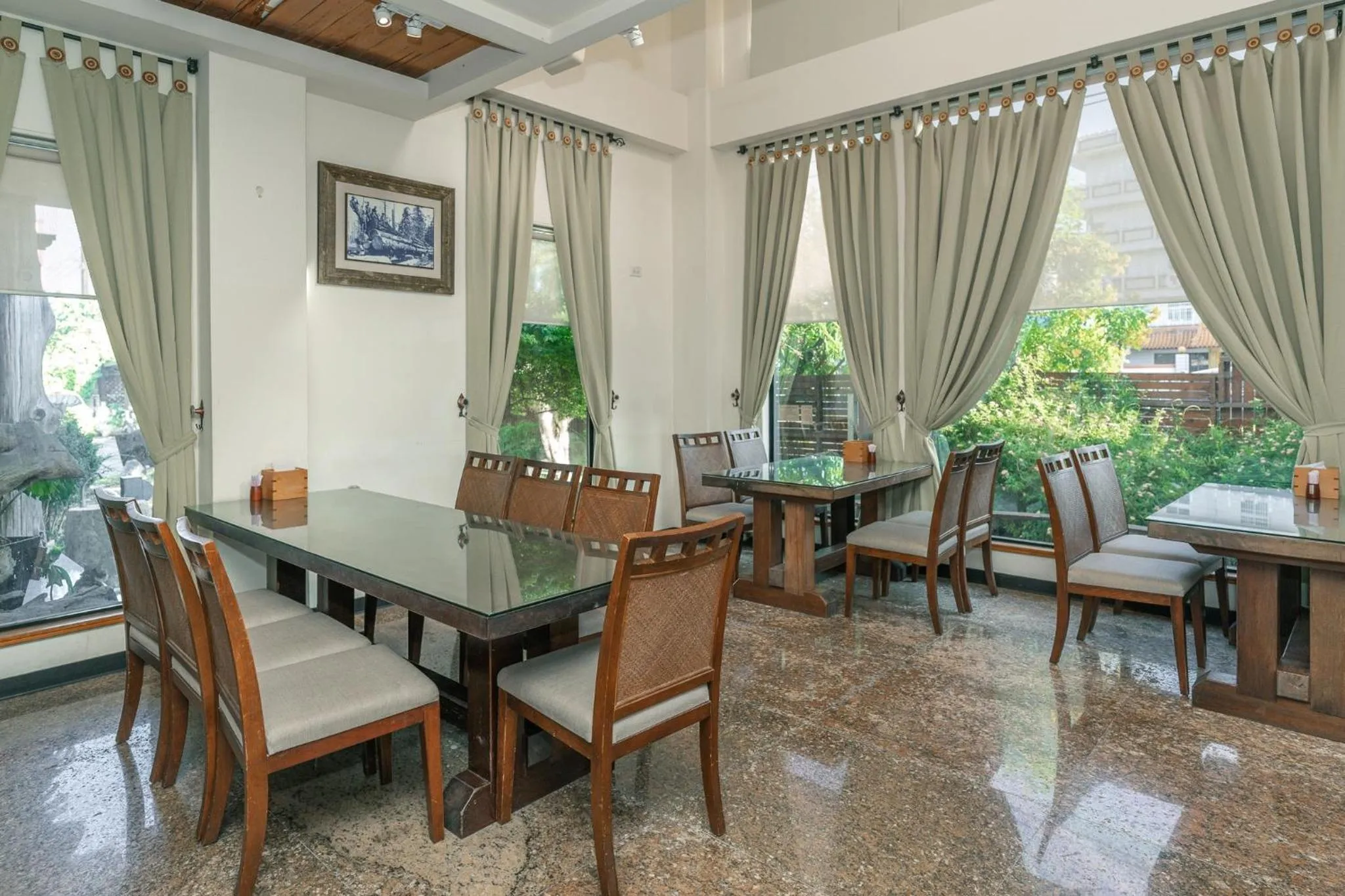 Restaurant/Places to Eat in Cypress House