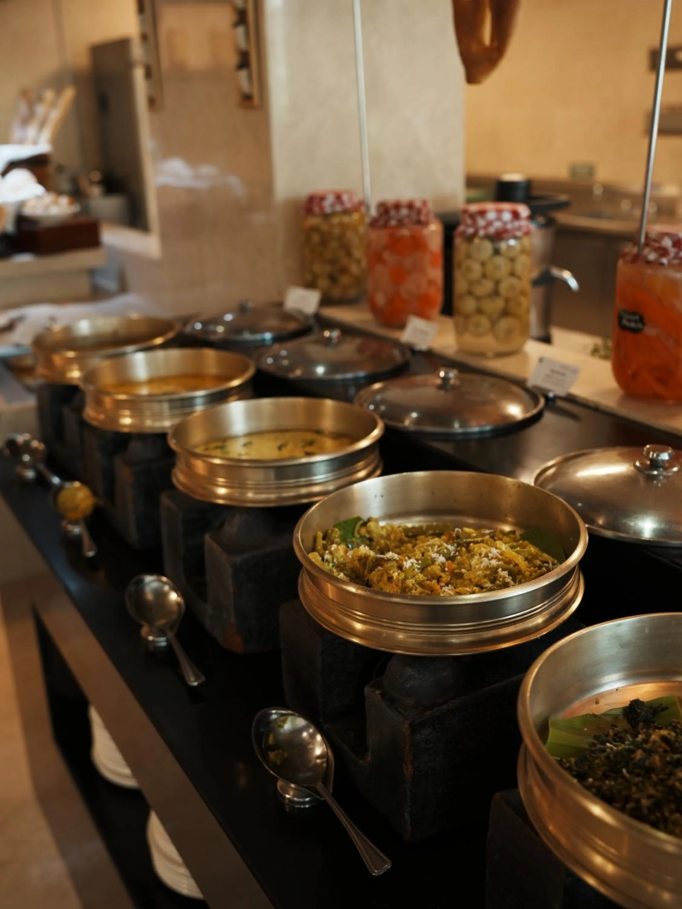 Buffet breakfast in Courtyard by Marriott Kochi Airport