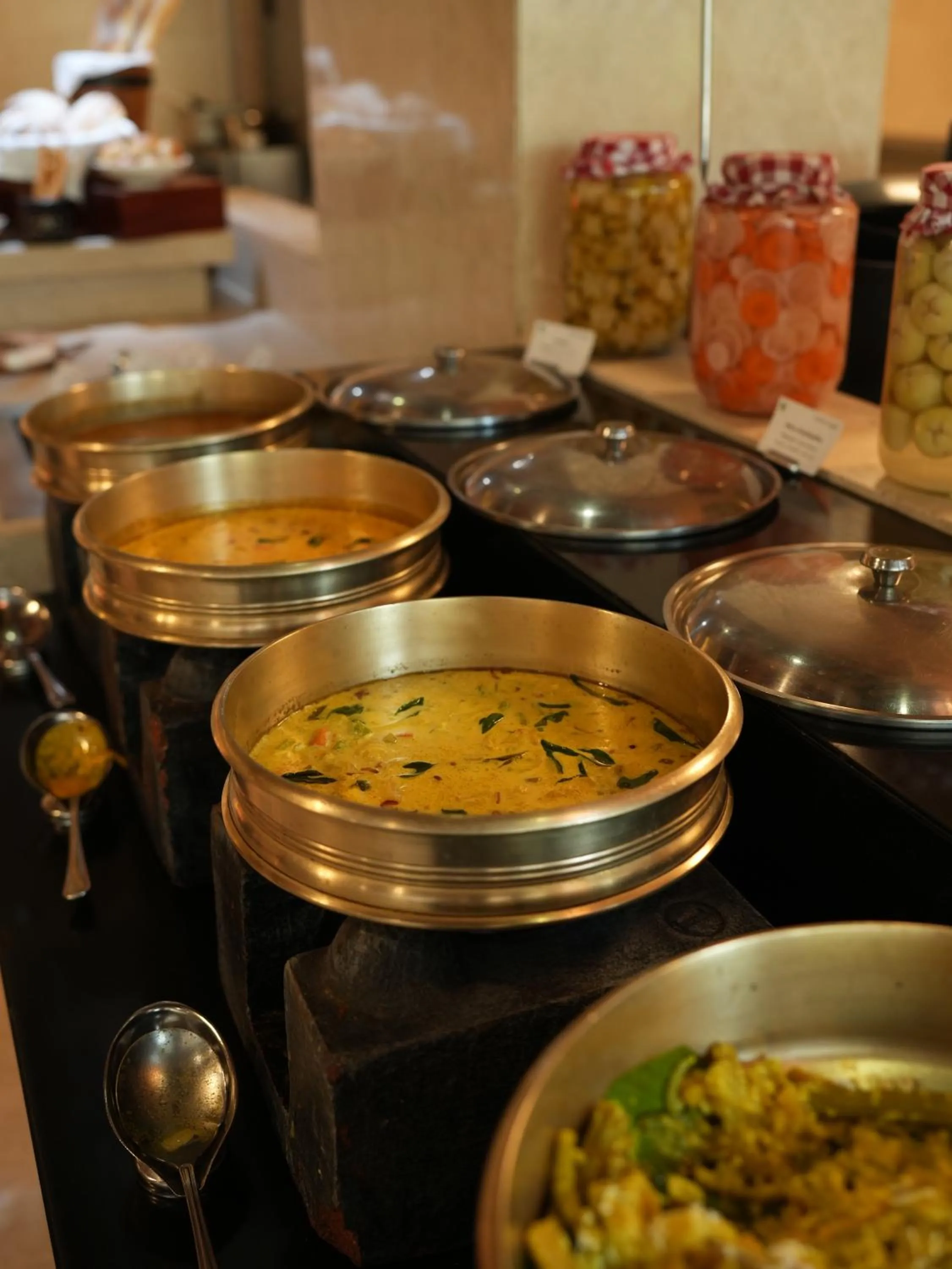 Buffet breakfast in Courtyard by Marriott Kochi Airport