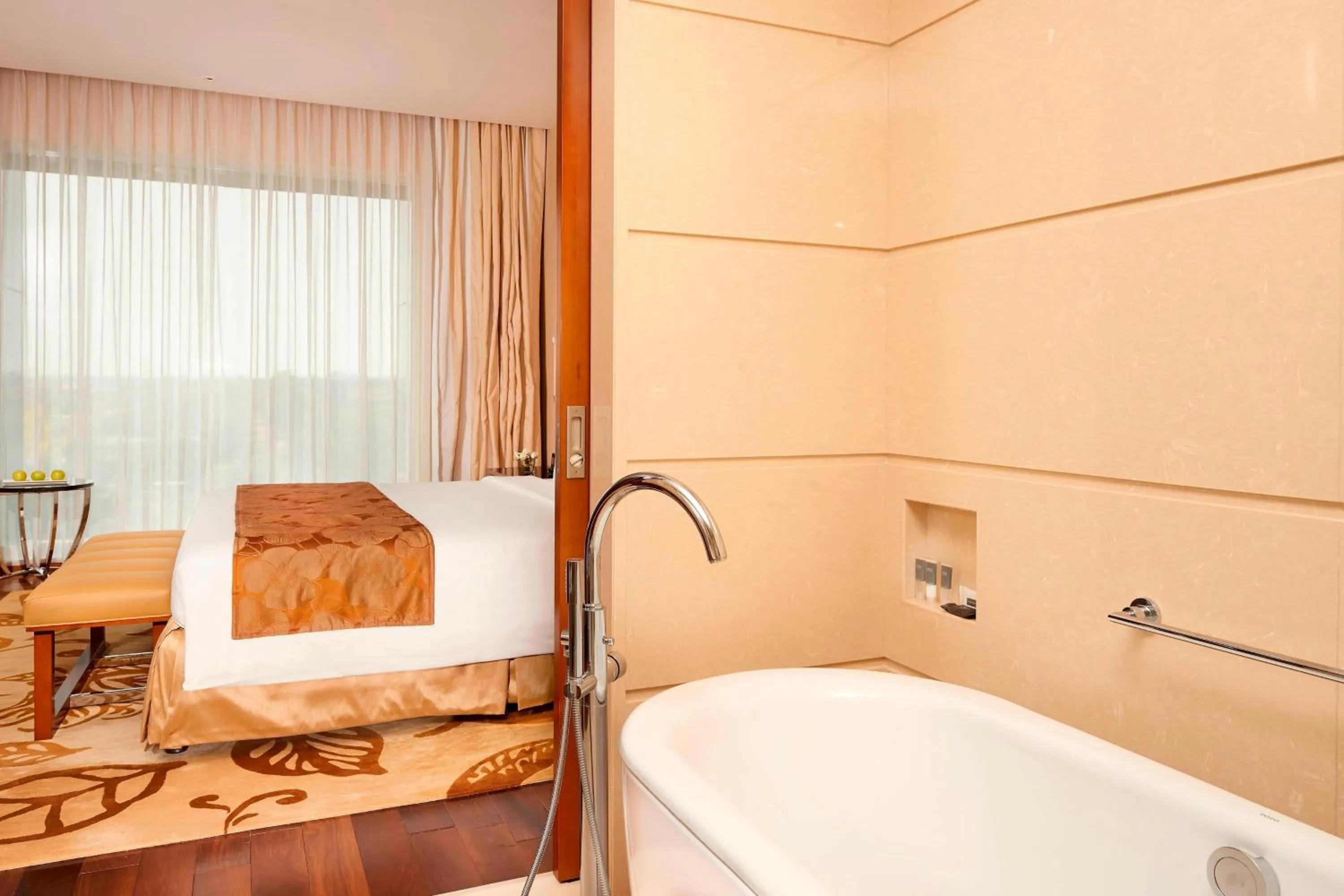 Bathroom, Bed in Courtyard by Marriott Kochi Airport