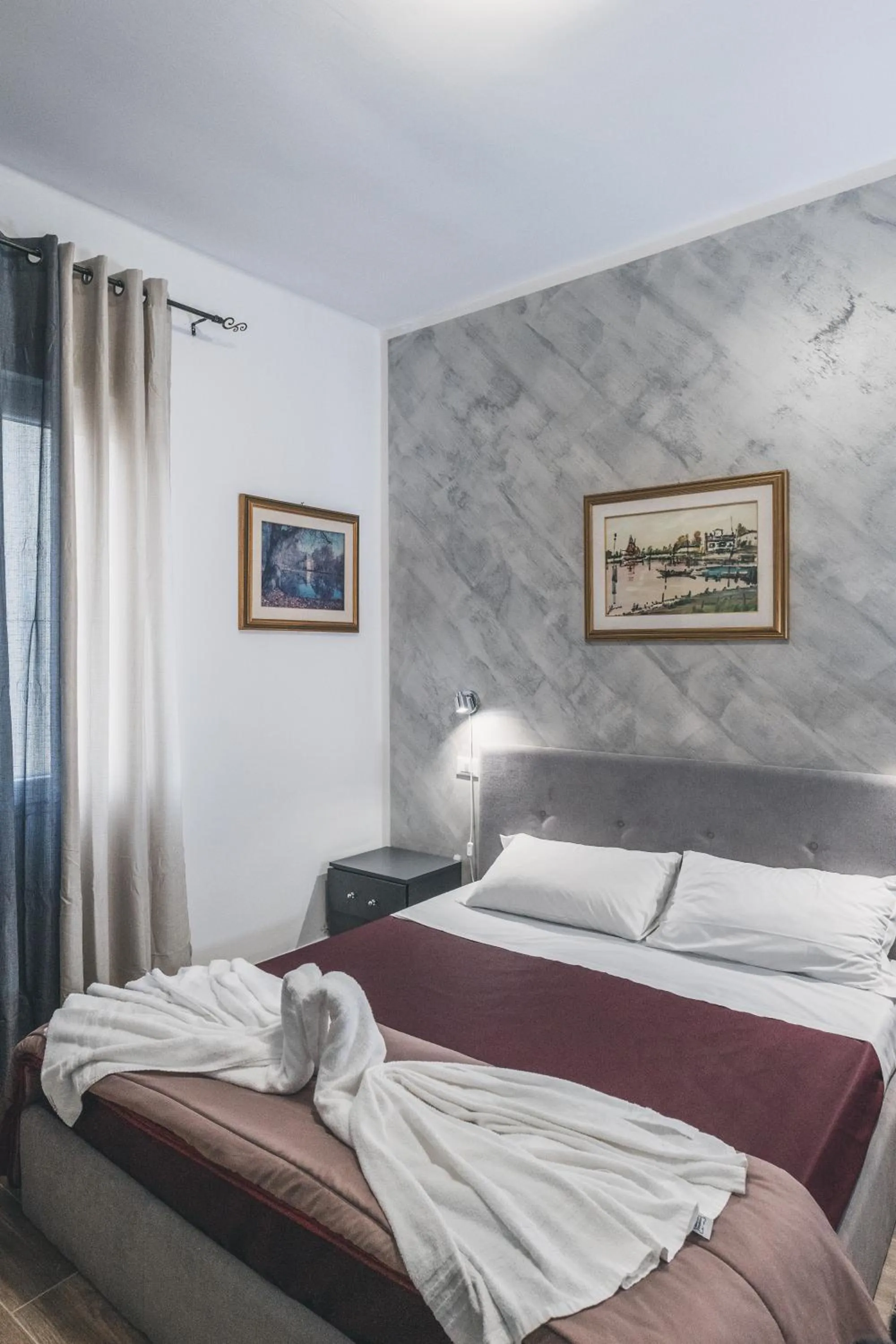 Bulldog Station Apartments with private WC, AC, TV