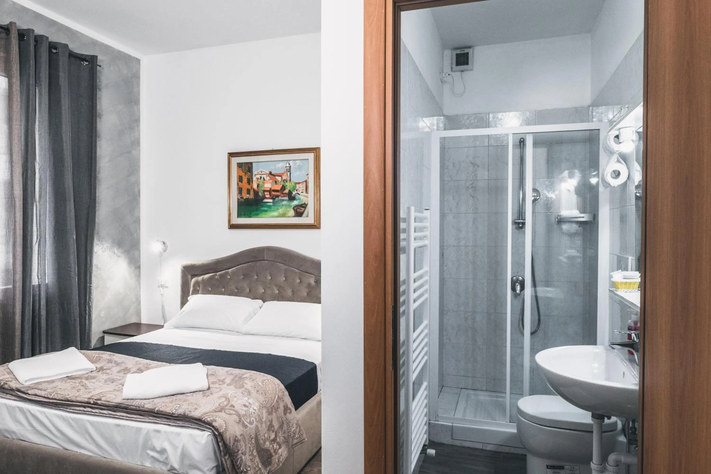 Bulldog Station Apartments with private WC, AC, TV