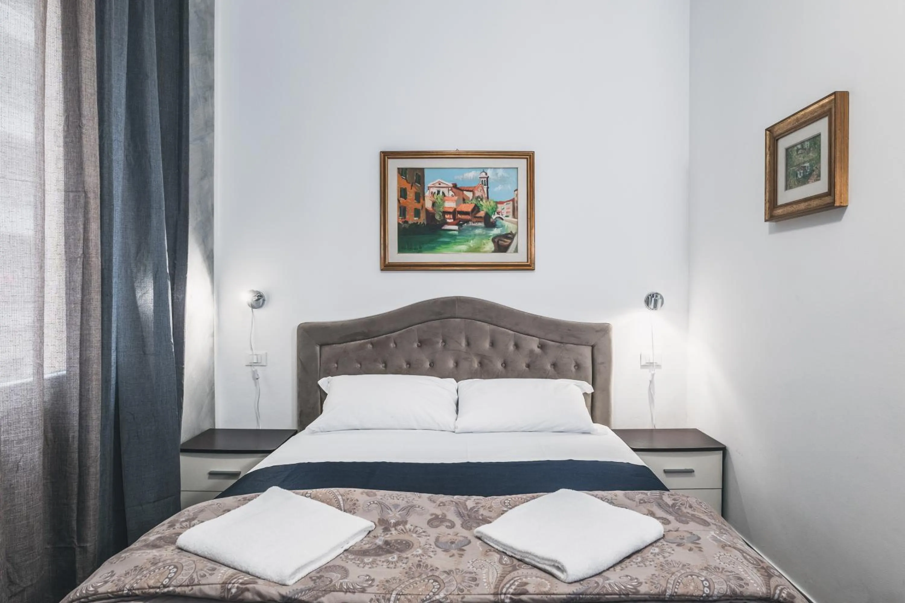 Bulldog Station Apartments with private WC, AC, TV