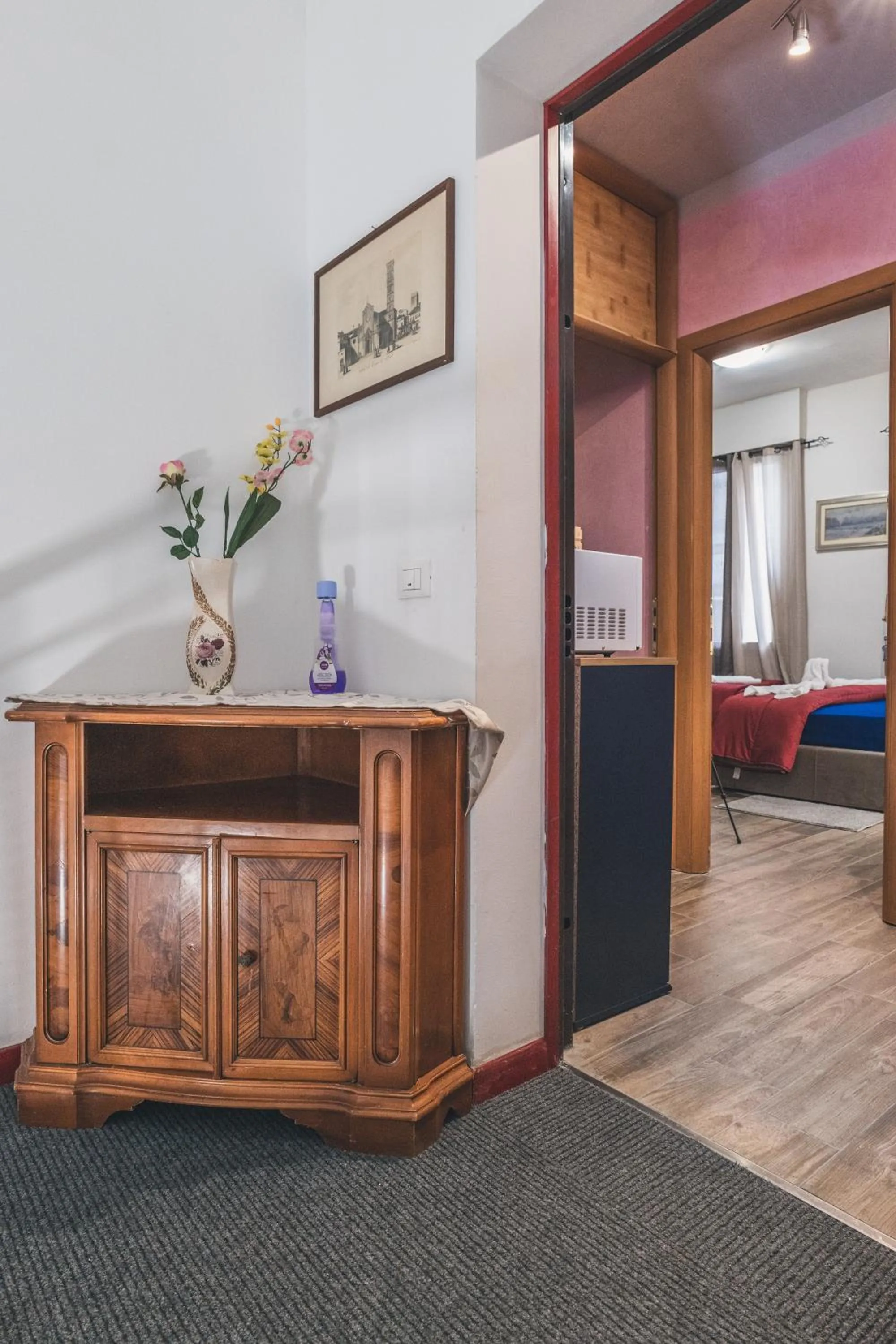 Bulldog Station Apartments with private WC, AC, TV