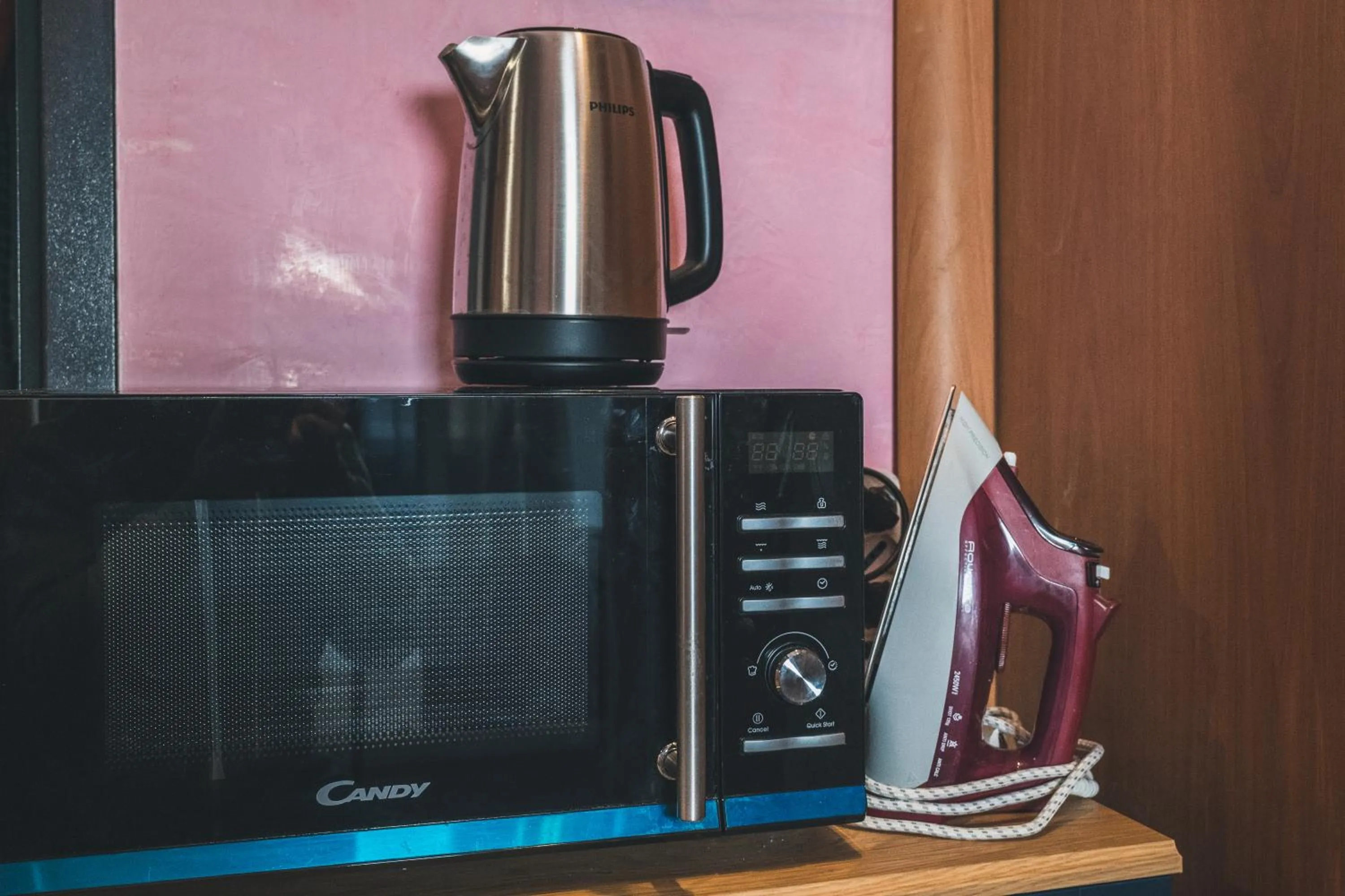 Bulldog Station Apartments with private WC, AC, TV