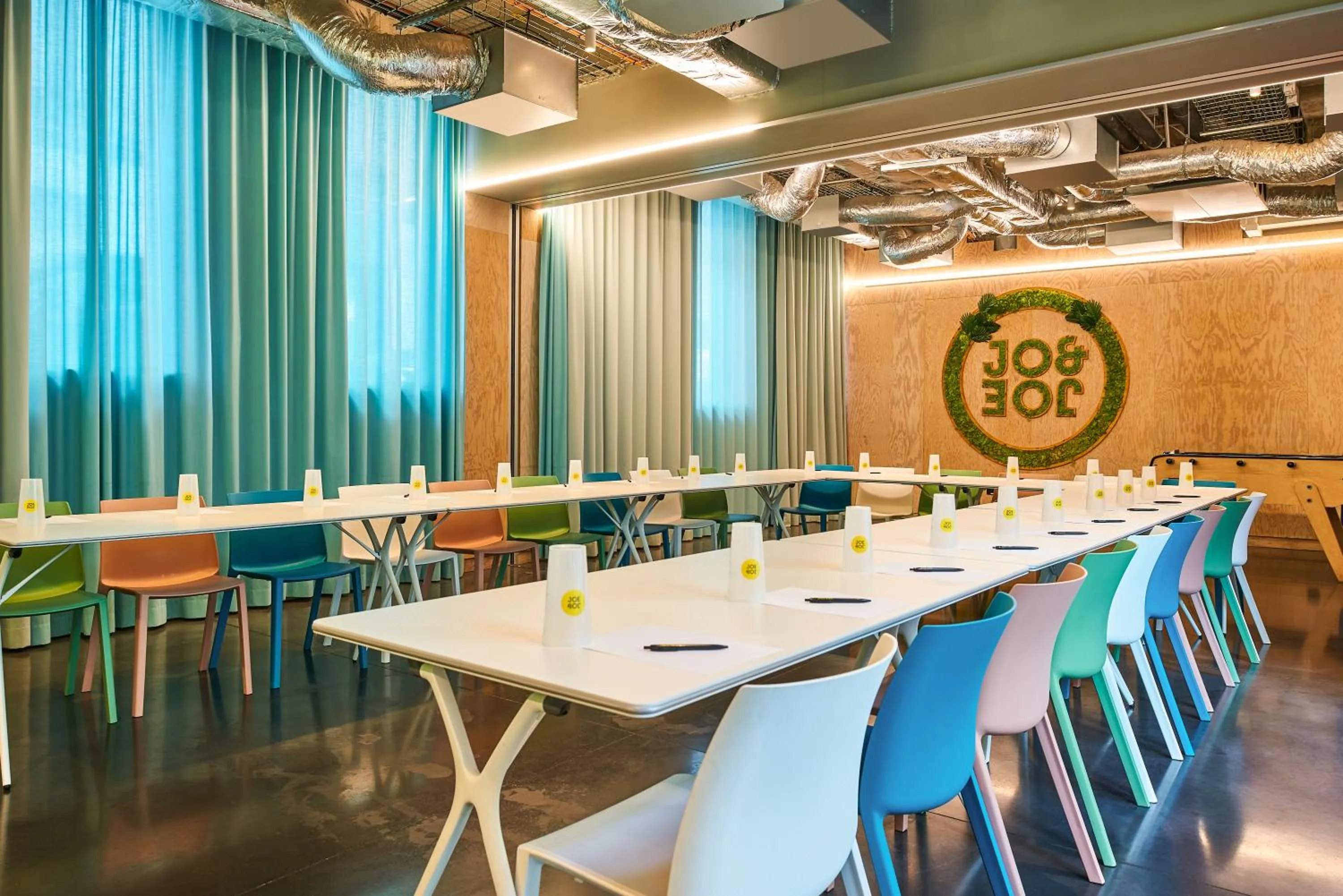 Meeting/conference room in JO&JOE Paris Gentilly - Auberge de Jeunesse