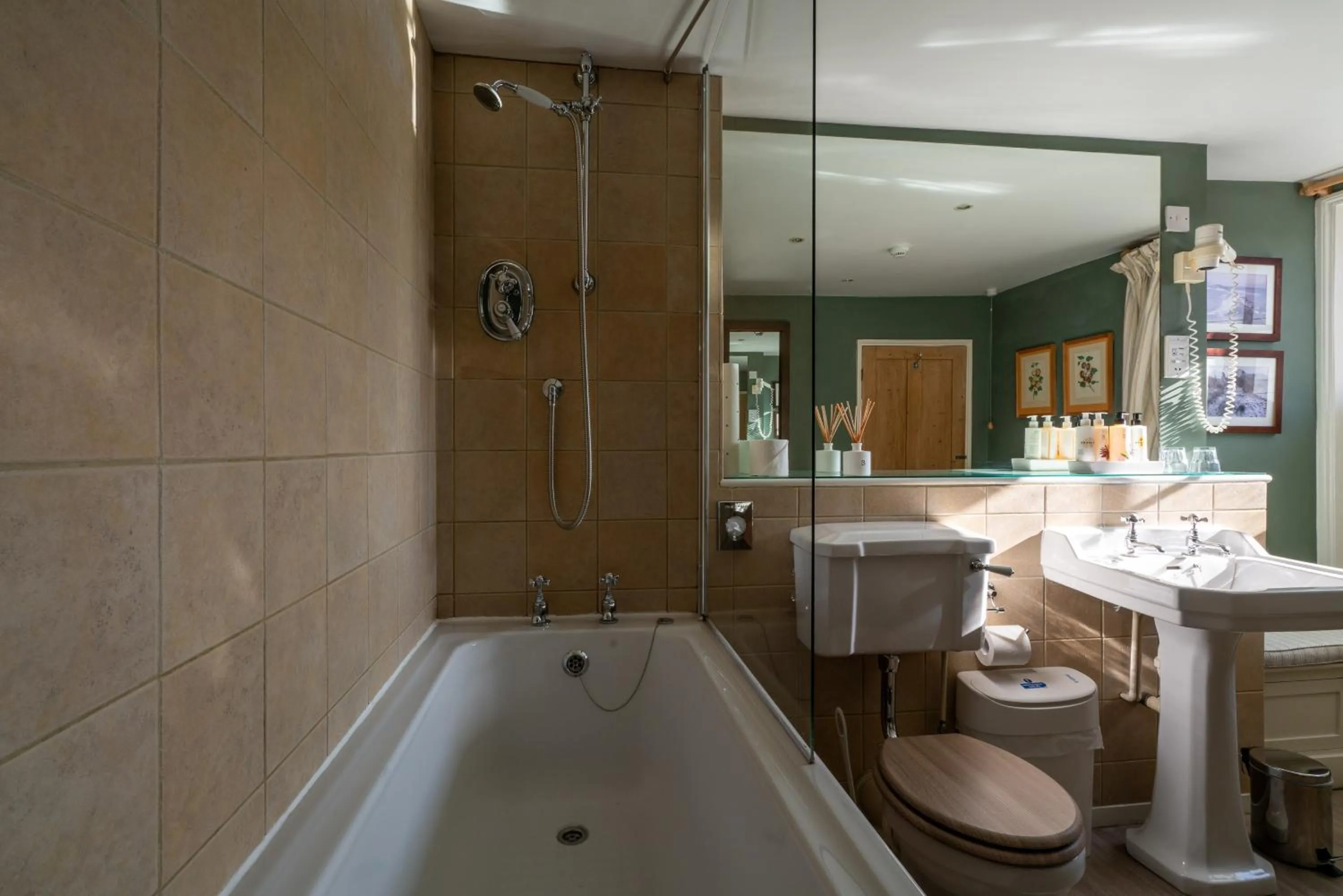 Bathroom in The Royal Oak Inn