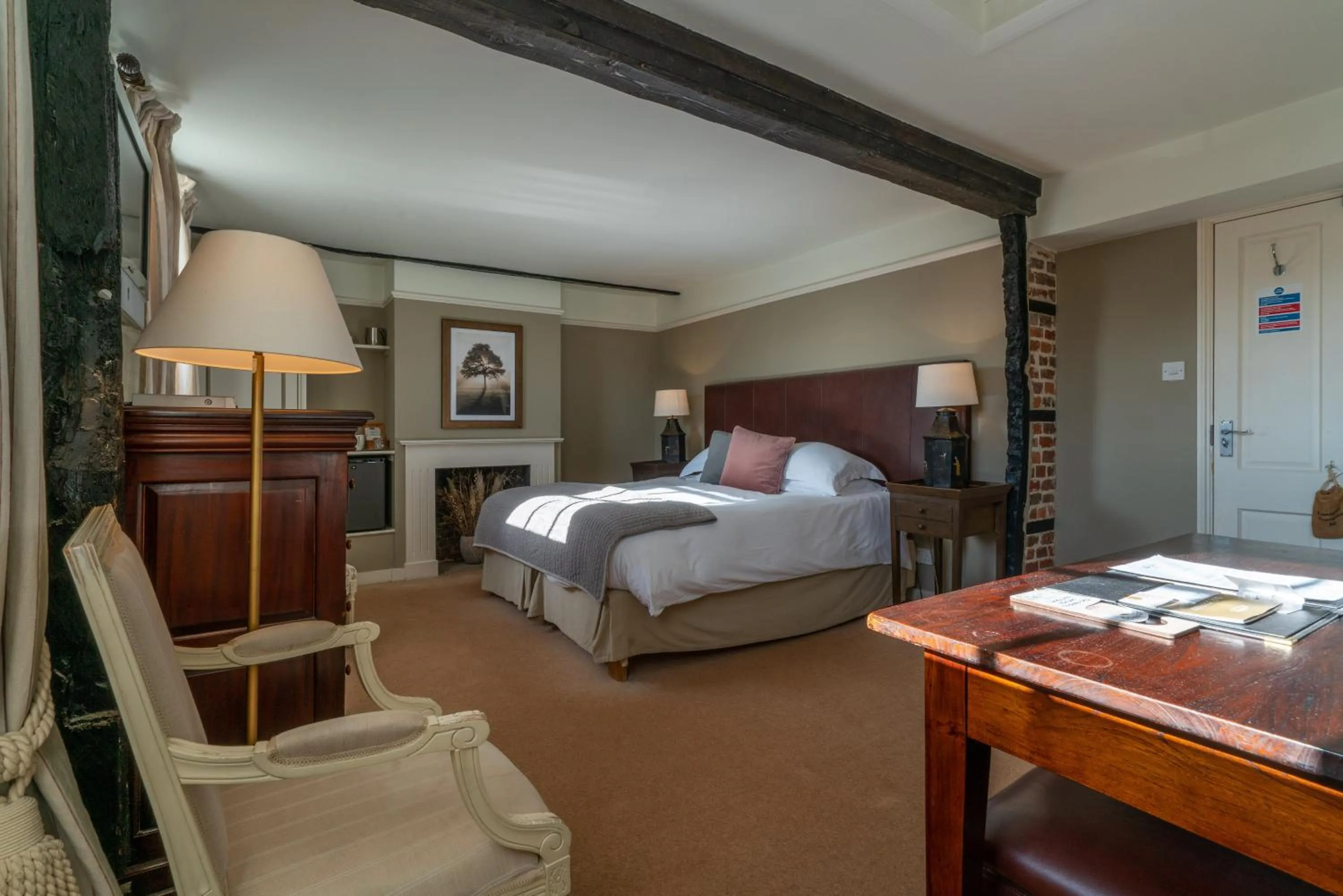 Photo of the whole room, Bed in The Royal Oak Inn