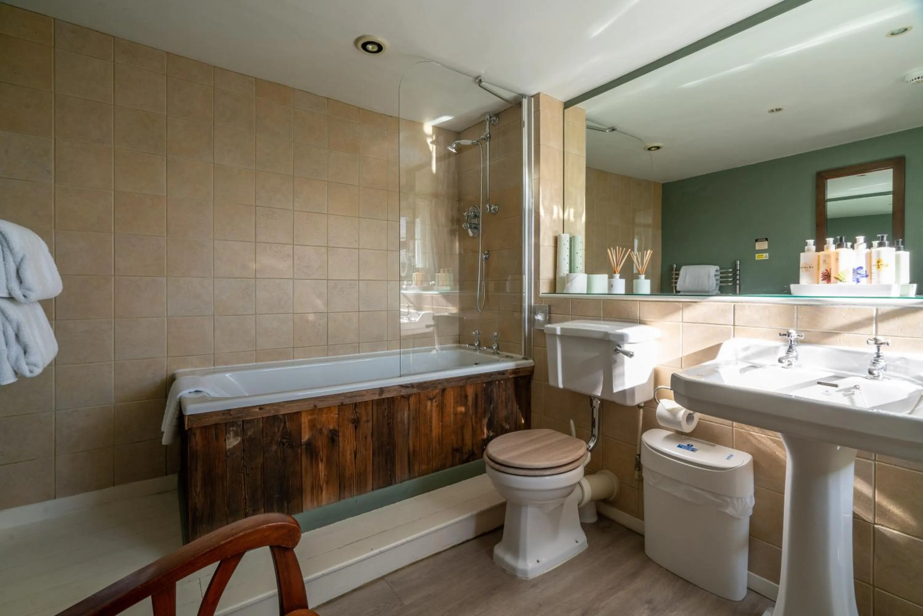 Shower in The Royal Oak Inn