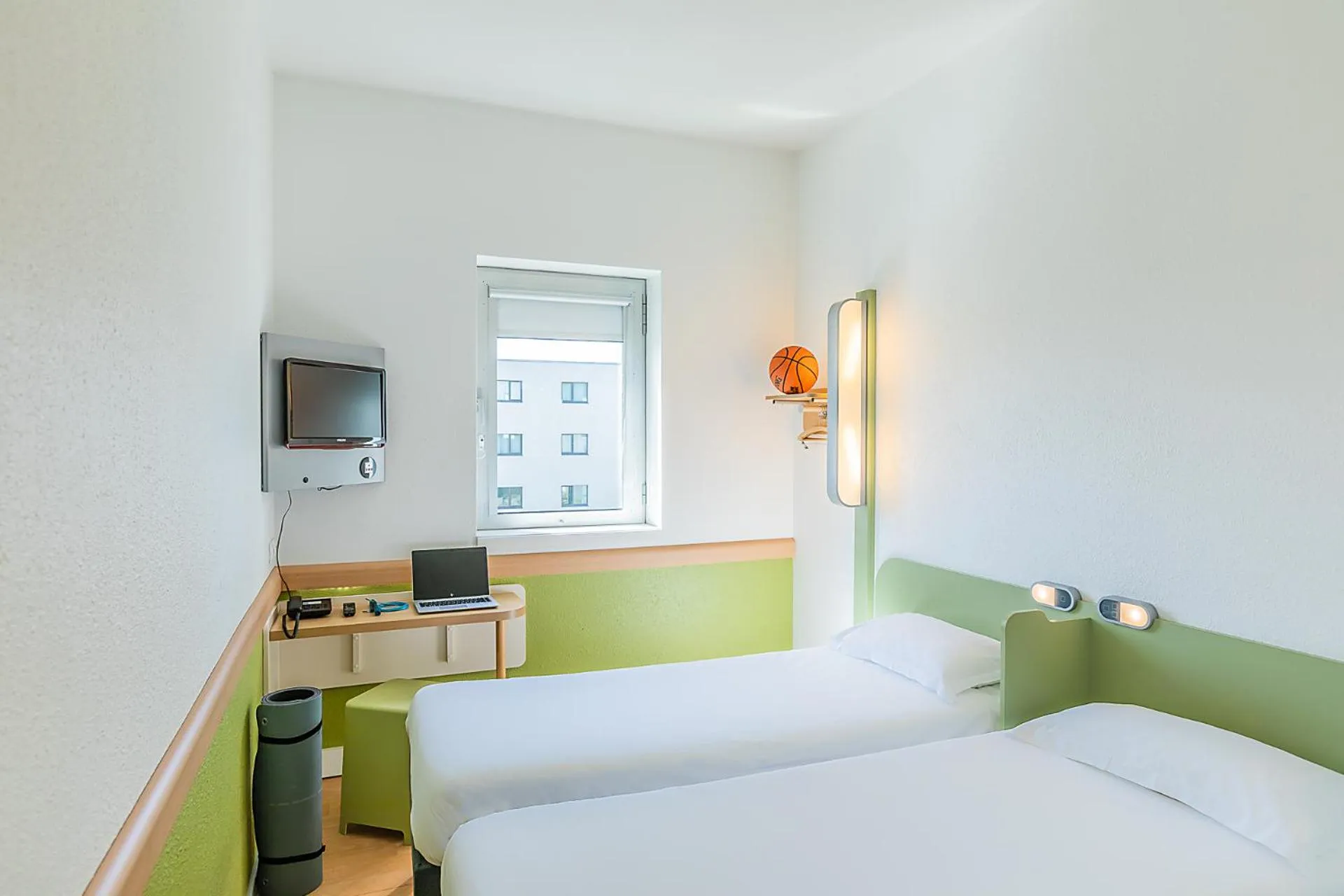 Photo of the whole room, Bed in Hotel ibis Budget Porto Gaia