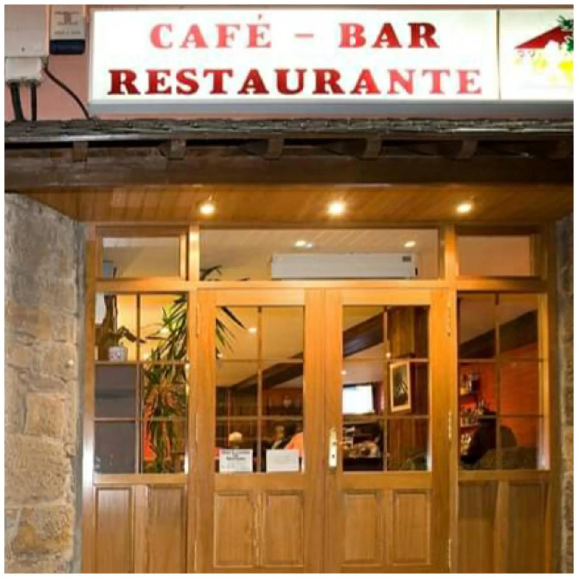 Facade/entrance in Apartahotel portal de leon