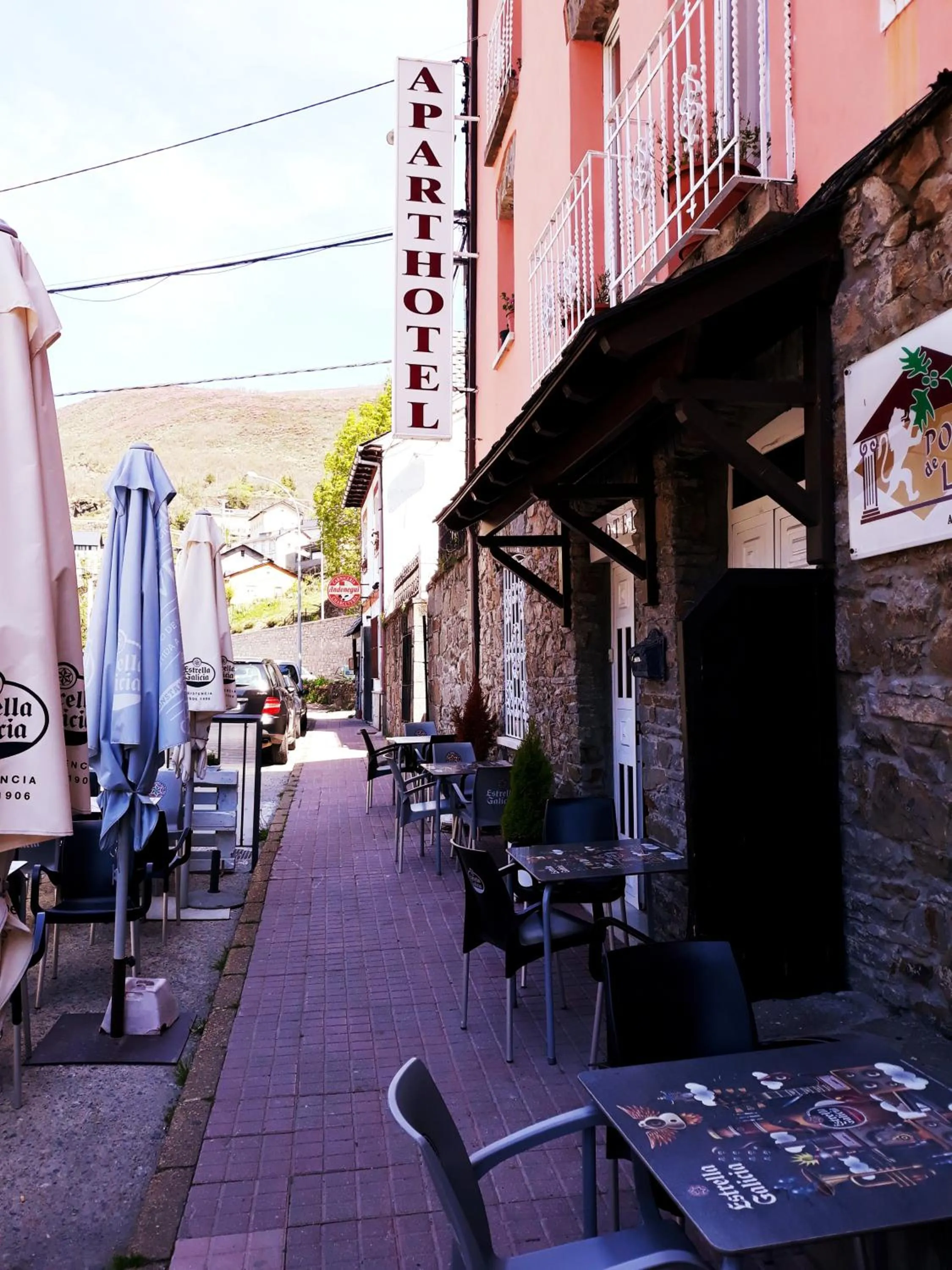 Property building in Apartahotel portal de leon