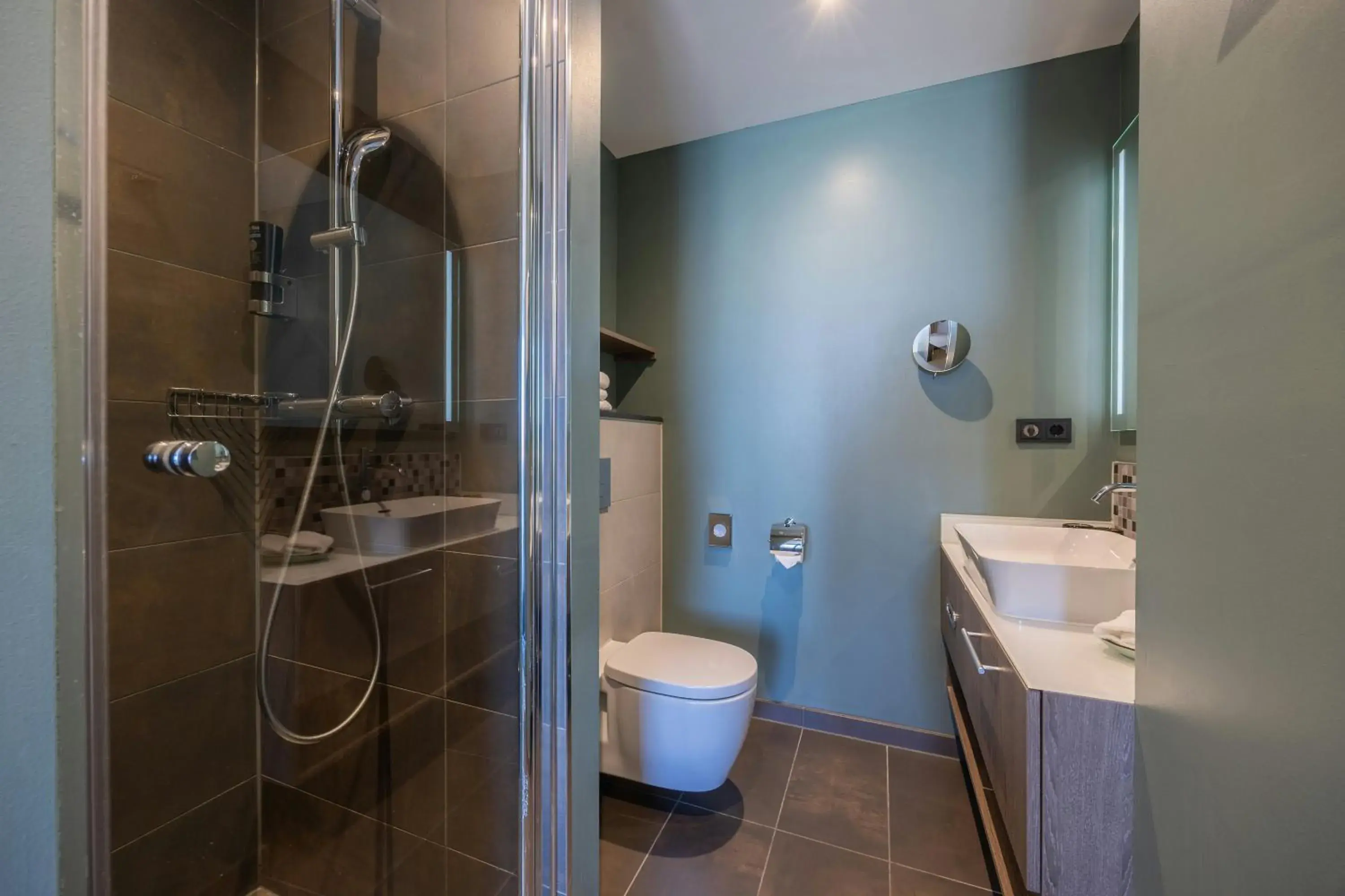 Suite 1 King Bed 1 Queen Bed in Leonardo Royal Hotel Amsterdam Suite 1 King Bed 1 Queen Bed in Leonardo Royal Hotel Amsterdam